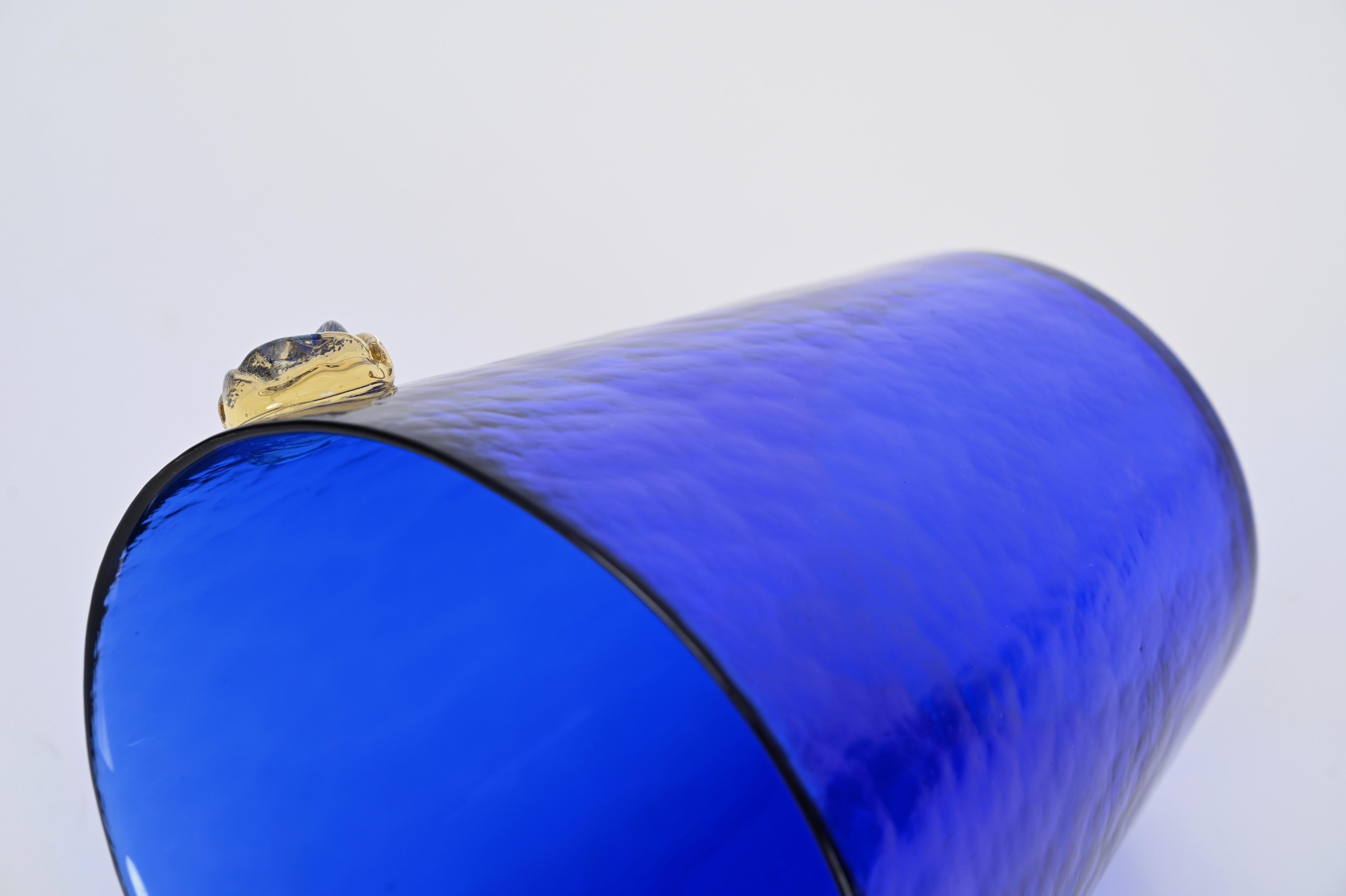 Seau à glace en verre de Murano bleu avec poignées en verre doré, Italie, années 1960 en vente 6