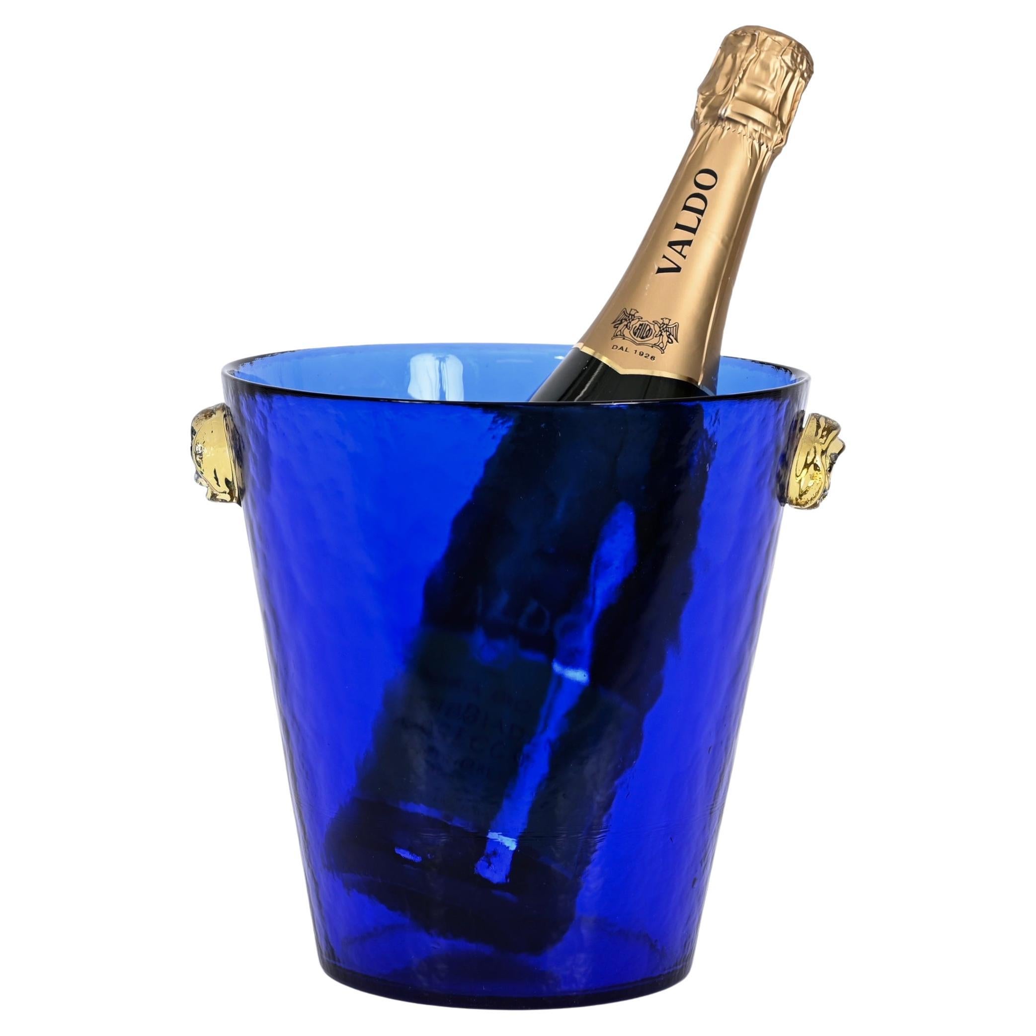 Eiskübel aus blauem Murano-Glas mit goldenen Glasgriffen, Italien, 1960er Jahre