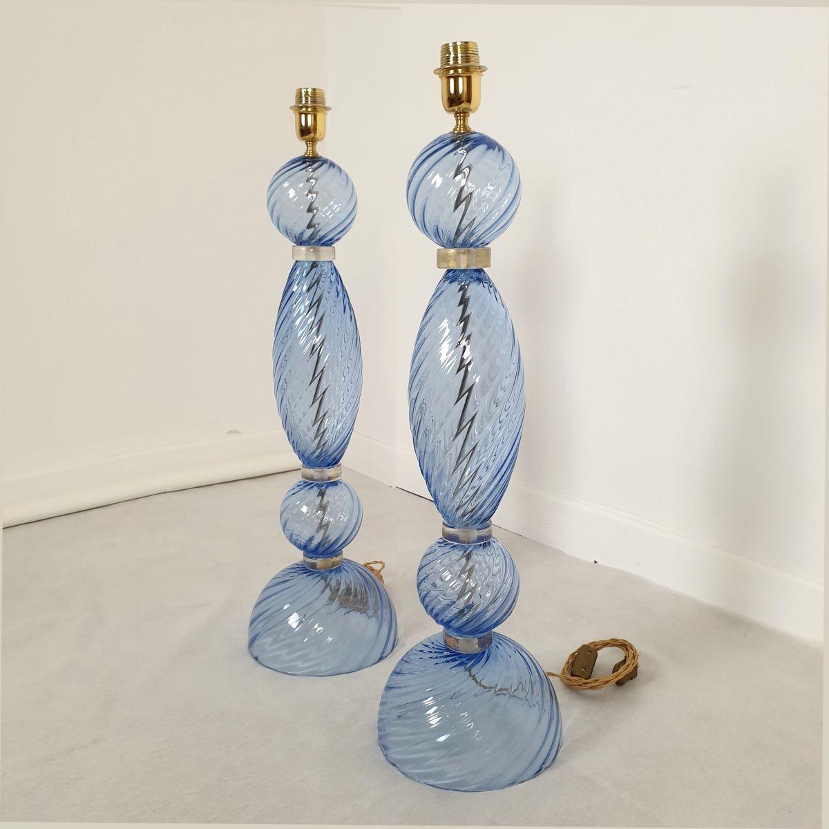 Mid-Century Modern Lampes en verre bleu de Murano Italie - une paire en vente