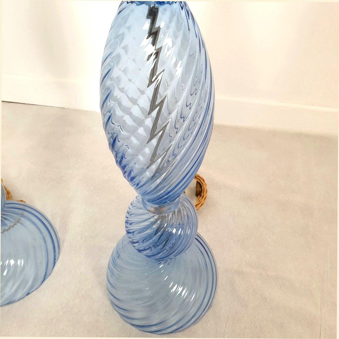 Lampes en verre bleu de Murano Italie - une paire Excellent état - En vente à Dallas, TX