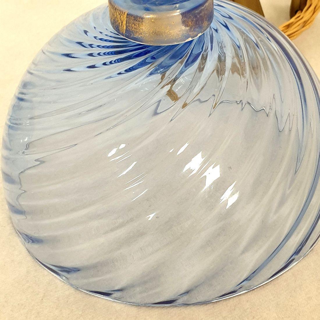 Laiton Lampes en verre bleu de Murano Italie - une paire en vente