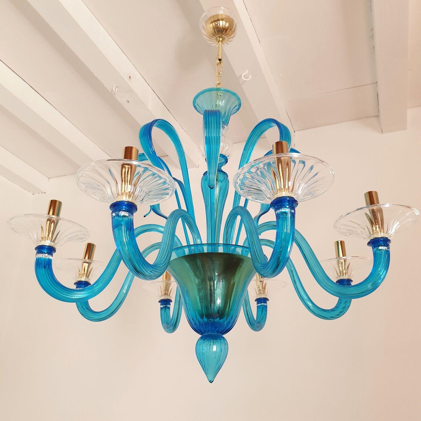 Italiano Lampadario neoclassico in vetro di Murano blu in vendita