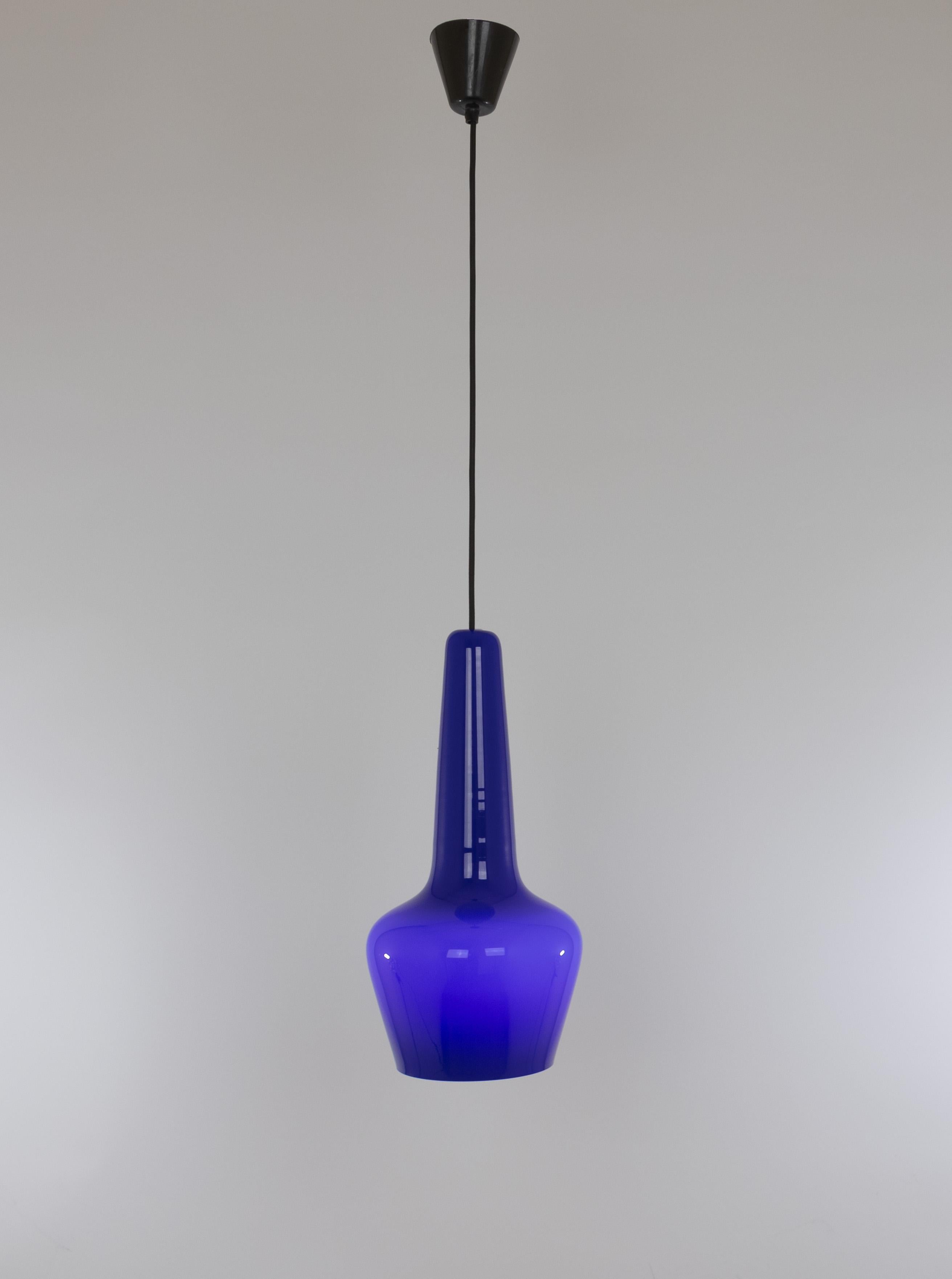 Colgante de cristal de Murano azul, años 60 Moderno de mediados de siglo en venta