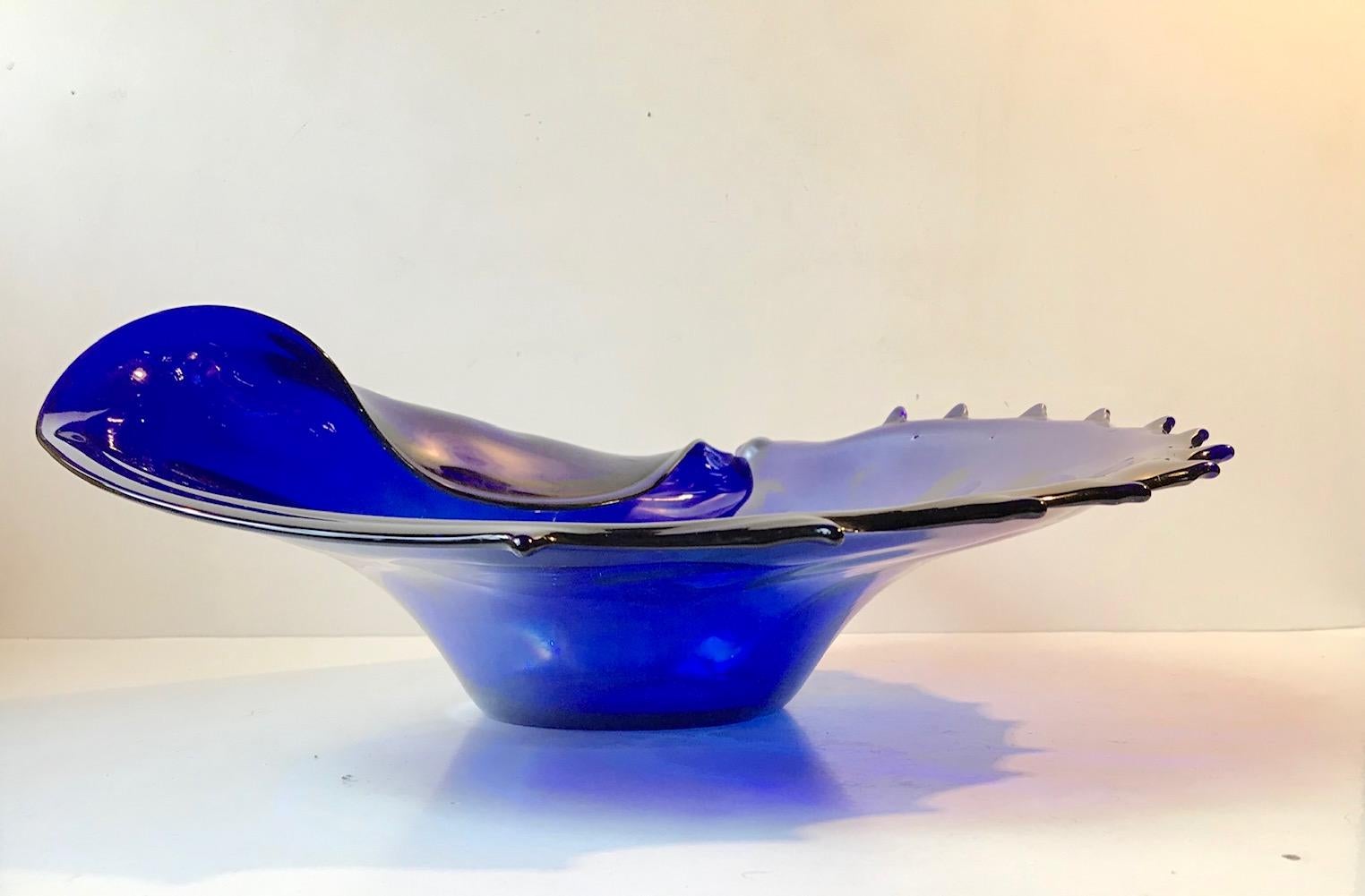 Studio art glass Murano glass centerpiece bowl. Probably from Seguso circa 1960. It features a biomorphic hand thrown shape with an applied opalescent finish that catches and transforms the light into all the brights colors of a rainbow.