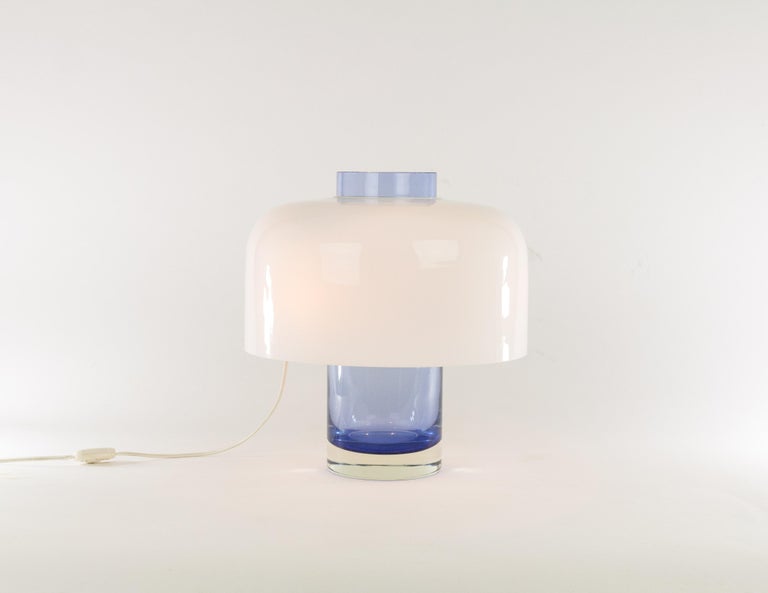 Blue and white Murano glass table lamp LT 226 designed by Carlo Nason and manufactured in the 1960s by Murano glassmaker A.V. Mazzega.

The blue base of the lamp can, as described in A.V. Mazzega, Catalogue No. 9, also be used as a vase.

The