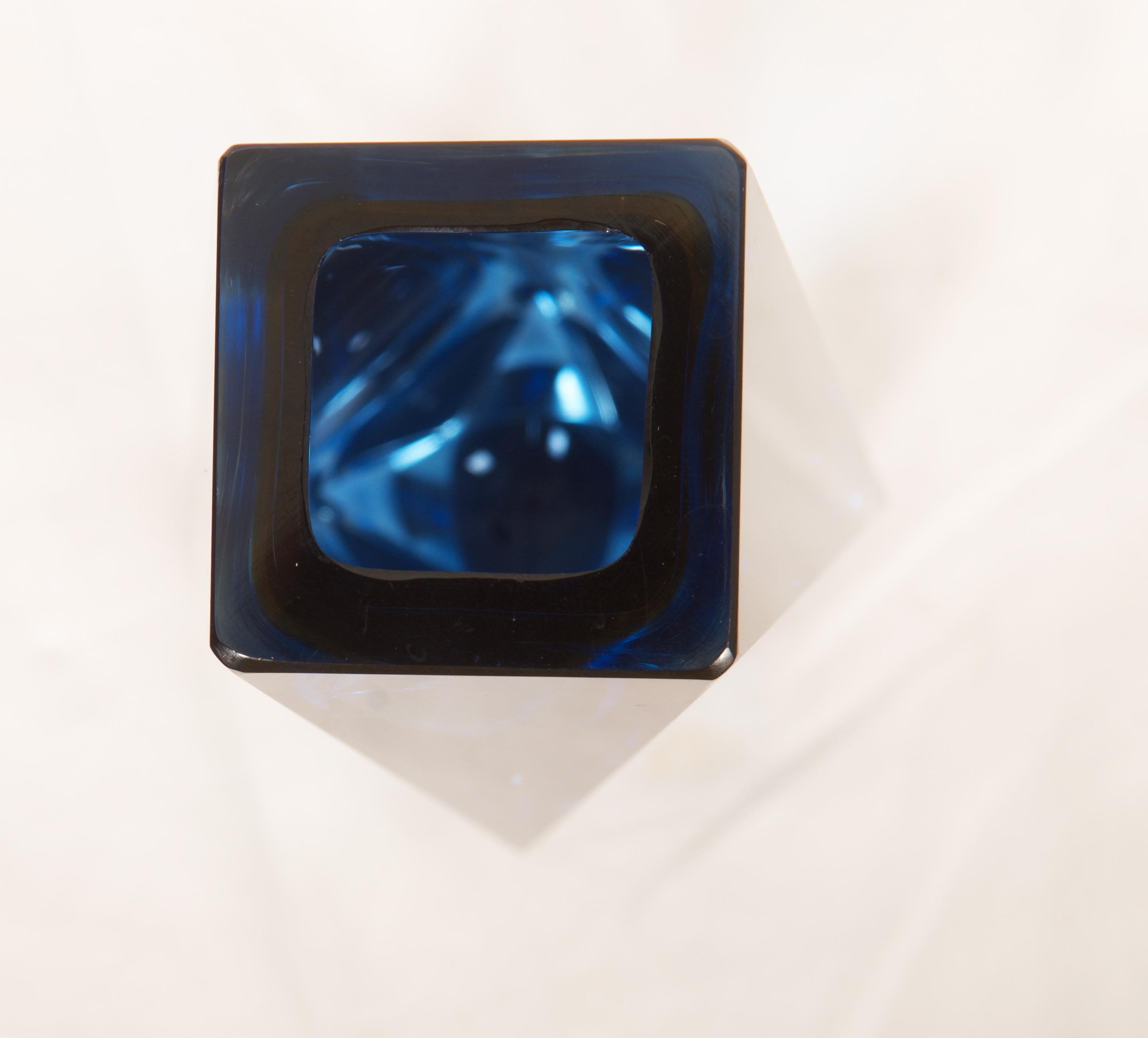 Milieu du XXe siècle Vase en verre bleu de Murano Seguso Flavio Poli en vente