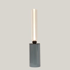 Lampe de table en acier bleu "Muta Lamp" par Octavio Asensio, Espagne, 2025