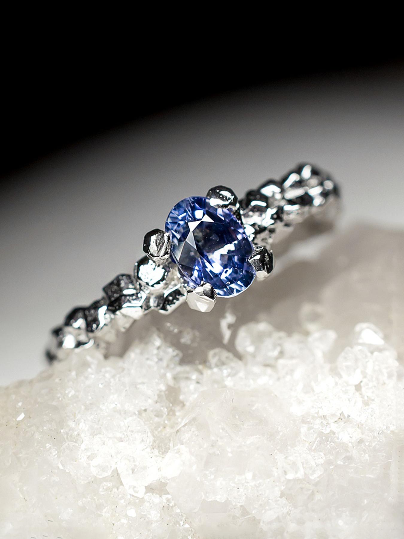 Taglio ovale Anello di fidanzamento in argento con zaffiro blu naturale, regalo di compleanno per il partner in vendita