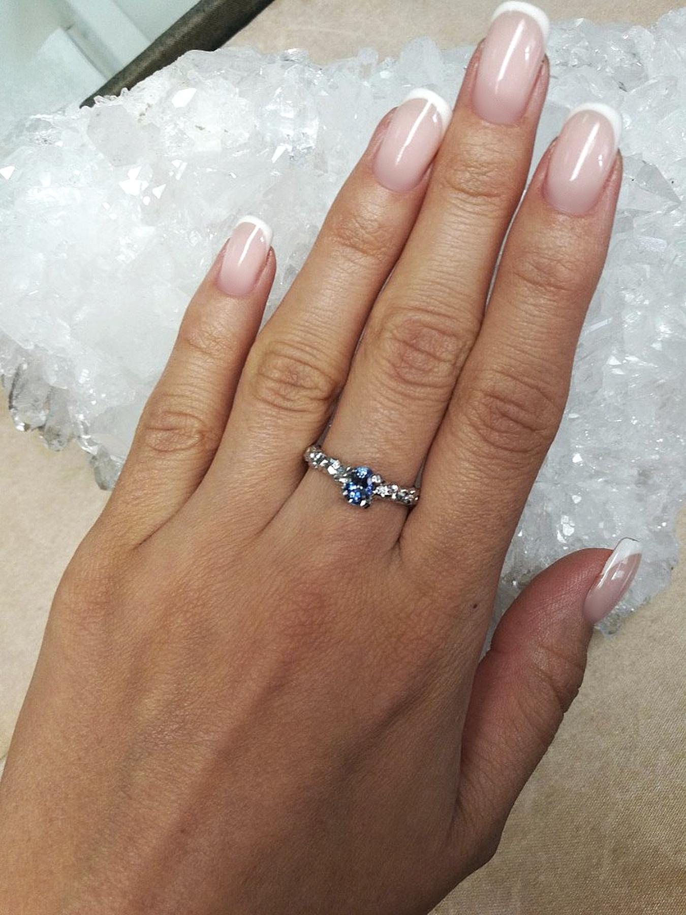 Anello di fidanzamento in argento con zaffiro blu naturale, regalo di compleanno per il partner in vendita 2