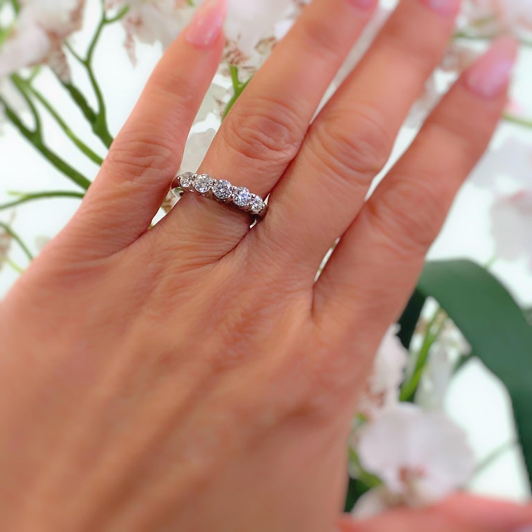 Blue Nile 5 Round Diamond 0.85 Carat Anniversary Band Ring in Platinum