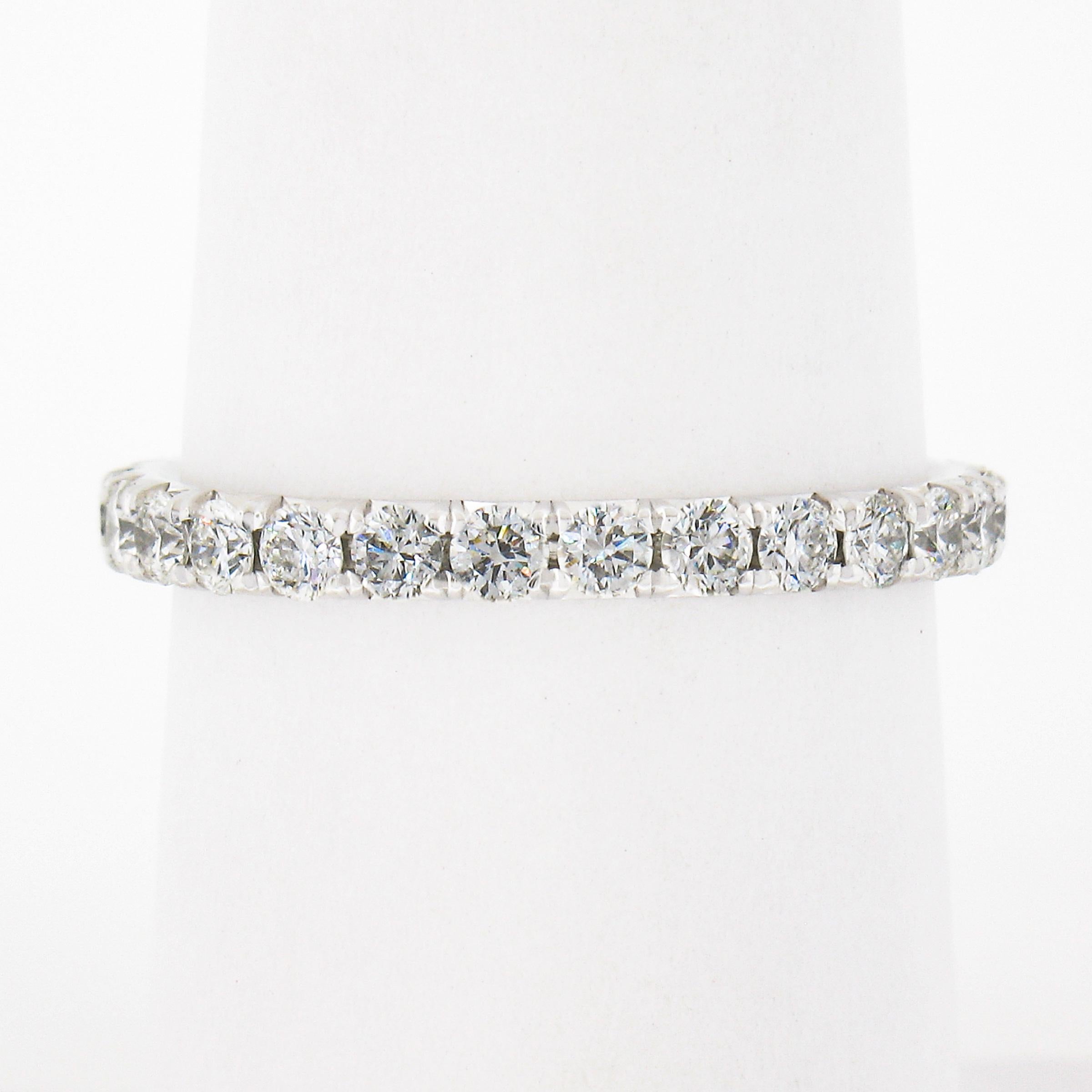 Taille ronde Blue NIle - Anneau de mariage éternel en platine .950 1.08ctw Pave Diamond Stack en vente