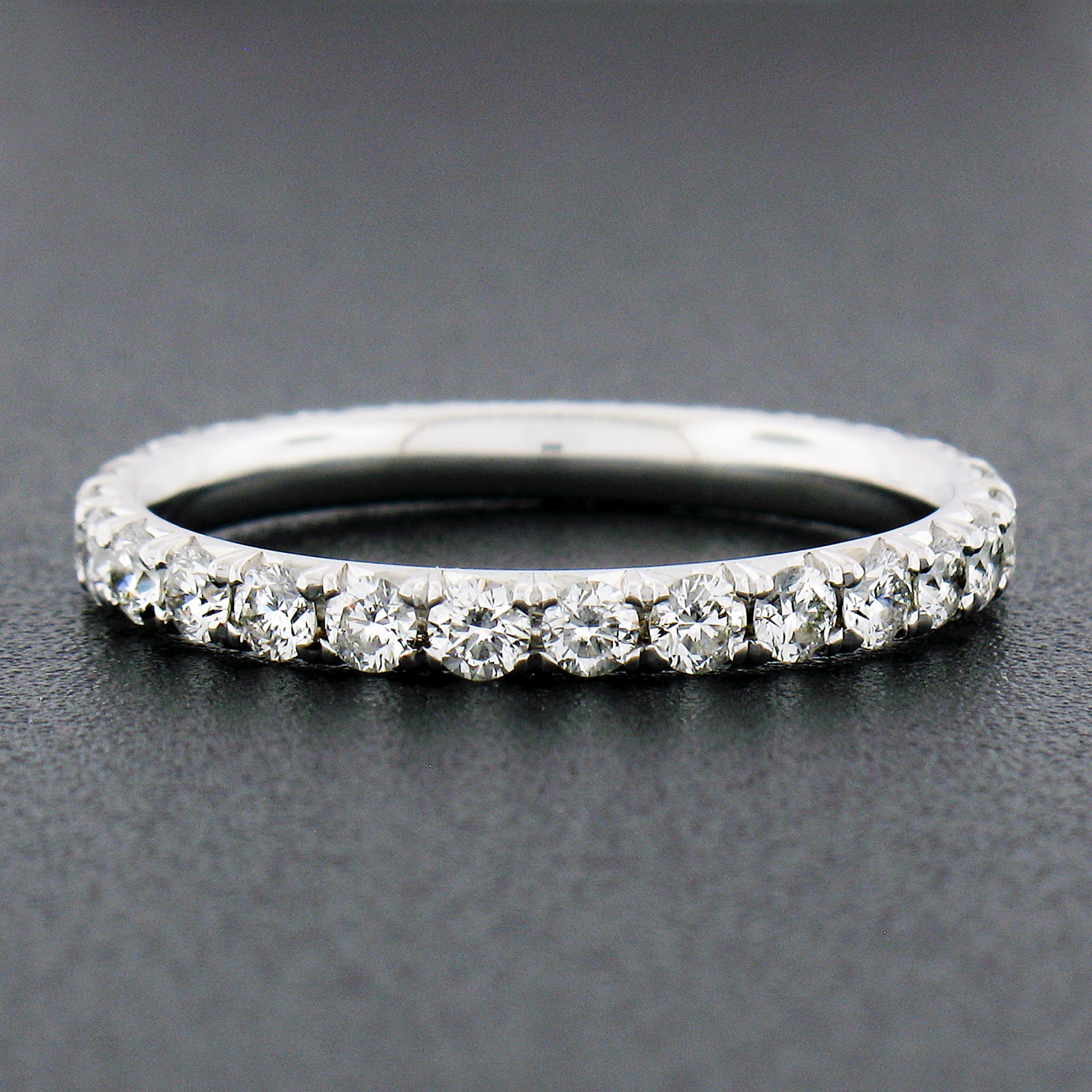 Blue NIle - Anneau de mariage éternel en platine .950 1.08ctw Pave Diamond Stack Pour femmes en vente