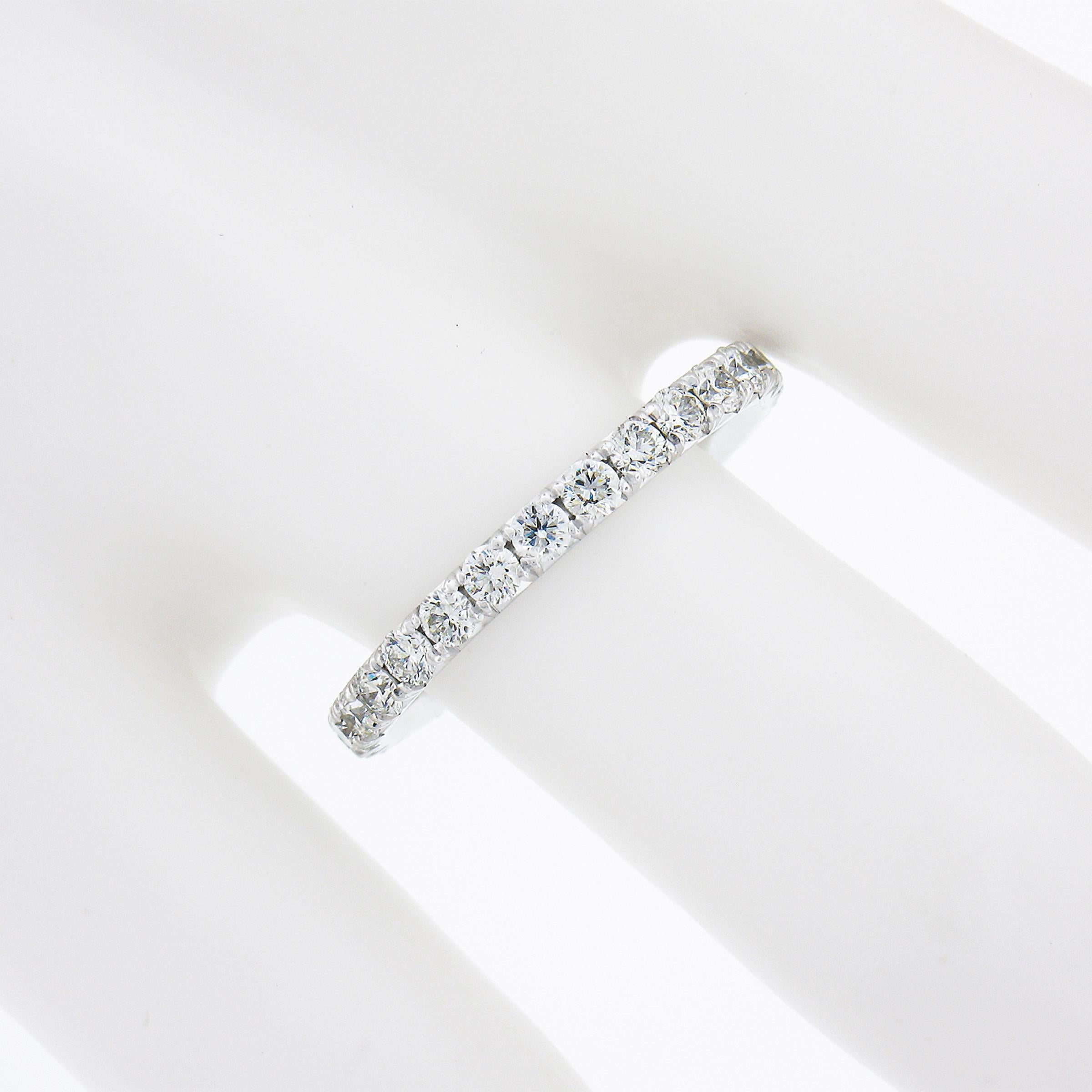 Blue NIle - Anneau de mariage éternel en platine .950 1.08ctw Pave Diamond Stack en vente 1