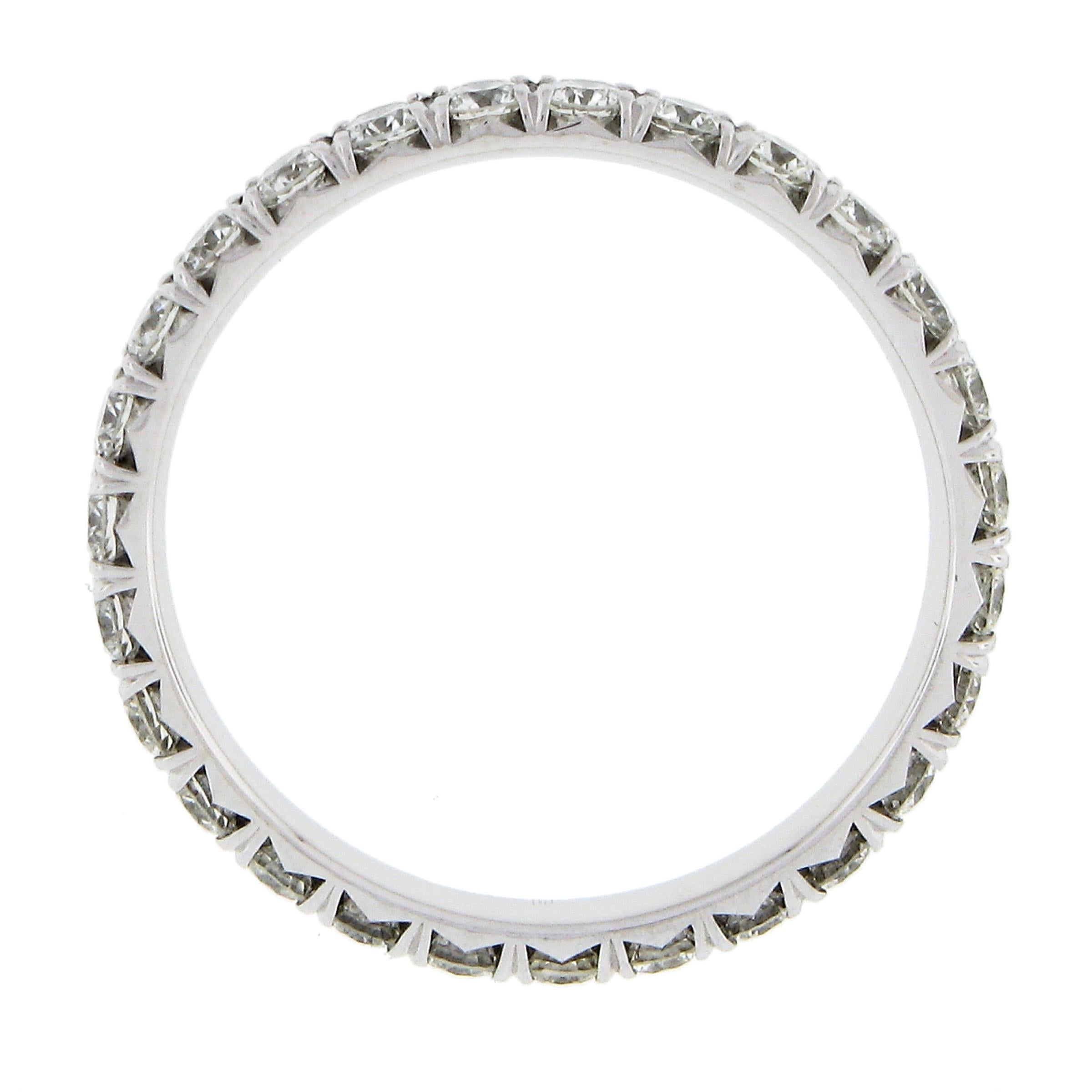 Blue NIle - Anneau de mariage éternel en platine .950 1.08ctw Pave Diamond Stack en vente 2