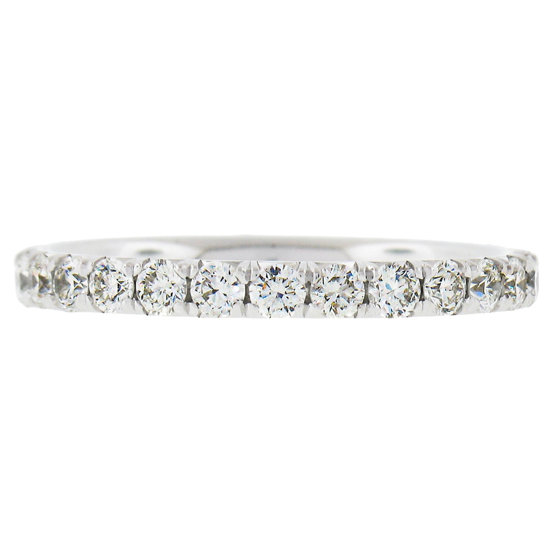 Blue NIle - Anneau de mariage éternel en platine .950 1.08ctw Pave Diamond Stack en vente