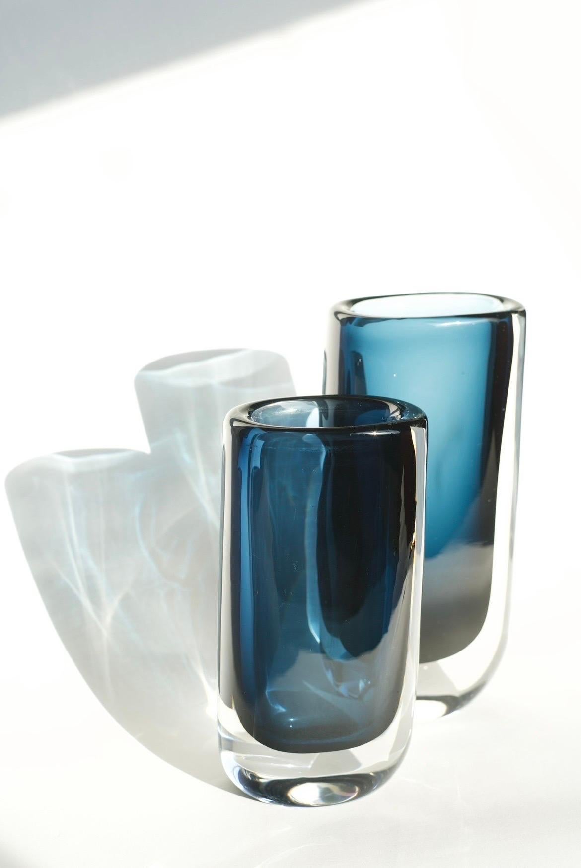 Mid-Century moderno Vasi in cristallo blu Nils Landberg per Orrefors, Svezia, anni '50 in vendita