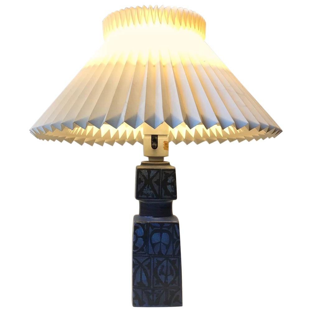 Nils Thorsson, blaue Keramik-Tischlampe für Royal Copenhagen/Fog & Mørup, 1970er Jahre im Angebot