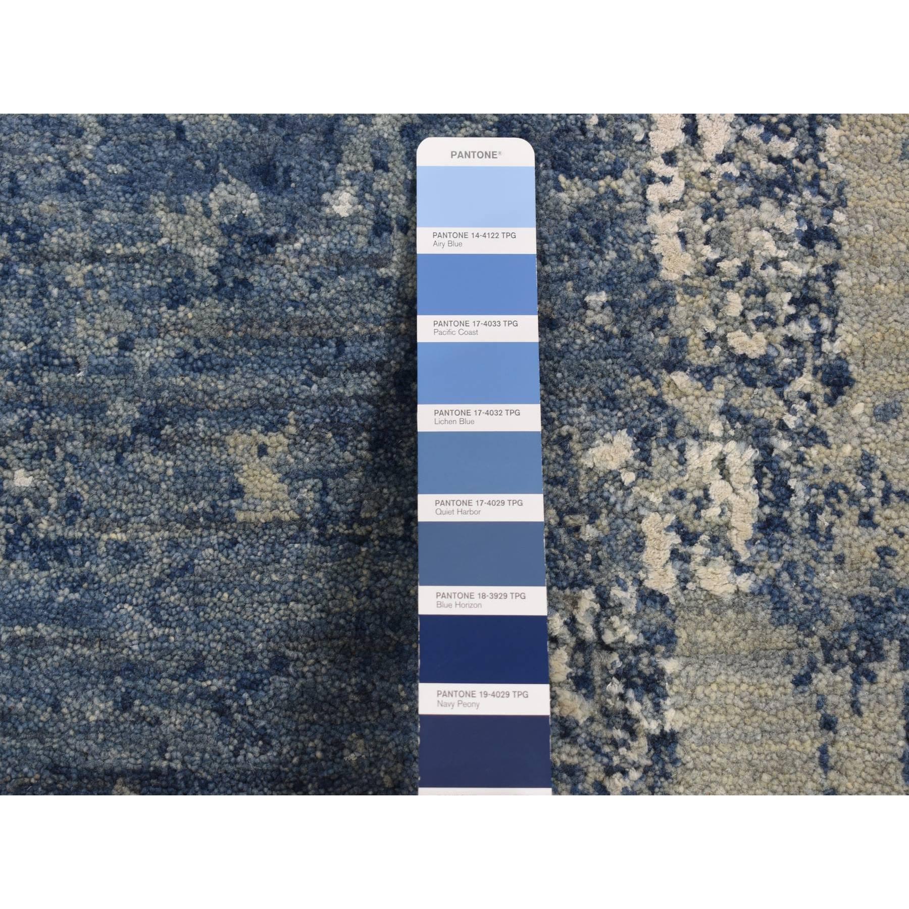 Blauer handgeknüpfter runder Teppich aus Wolle und Seide in Ozeanischem abstraktem Design 8'1