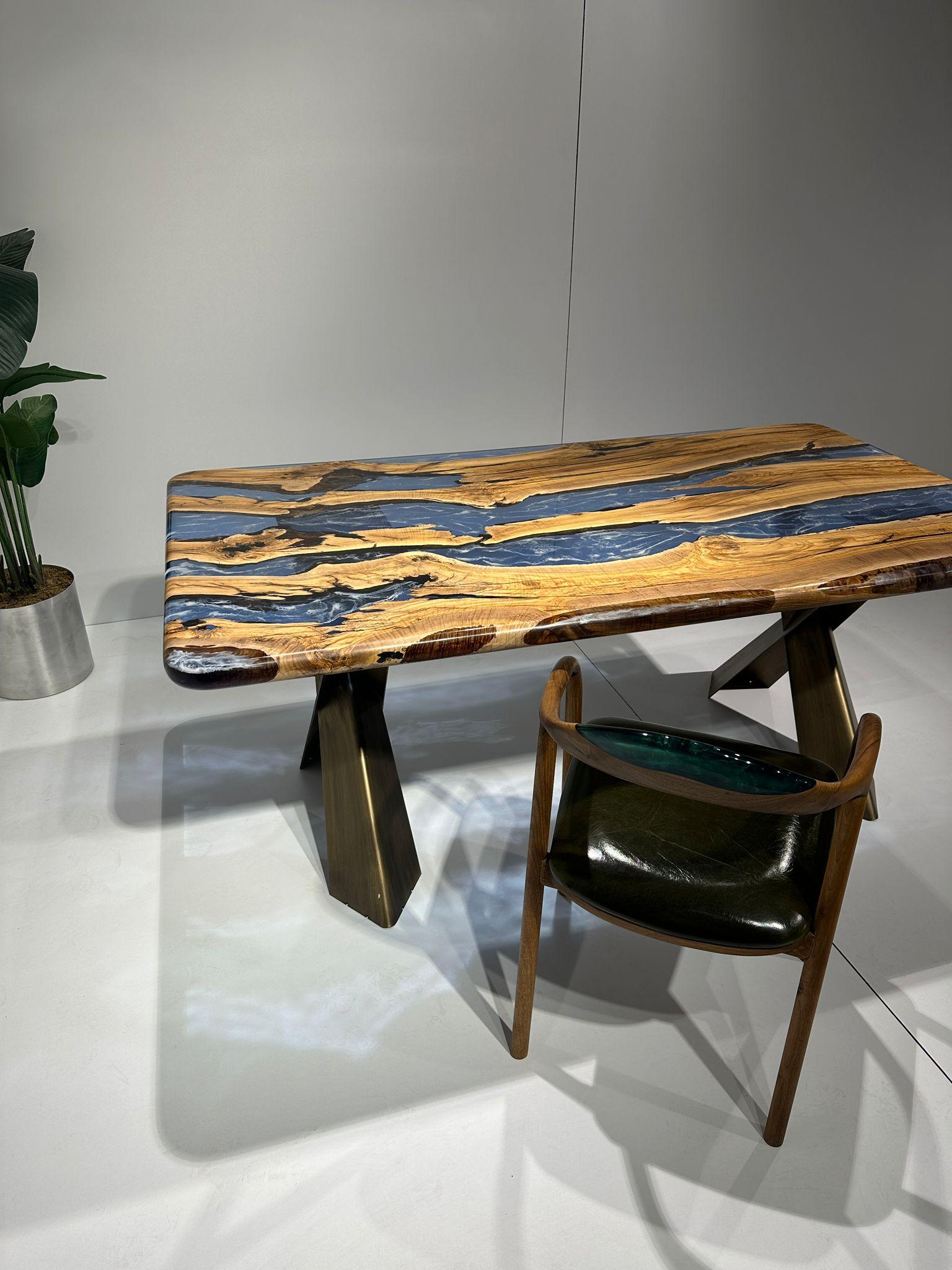 Scandinavo moderno Tavolo da pranzo in resina epossidica Blue Oliver - Tavolo da pranzo - Tavolo Wood personalizzato in vendita