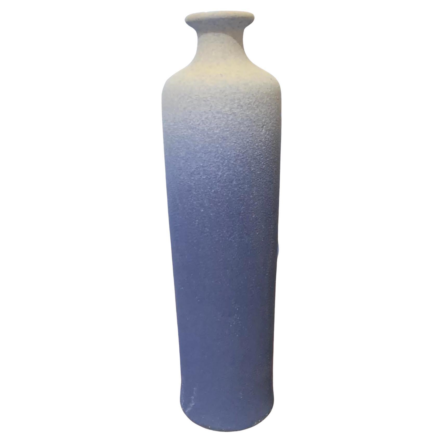 Blaue glasierte blaue Ombre-Vase, China, Zeitgenössisch