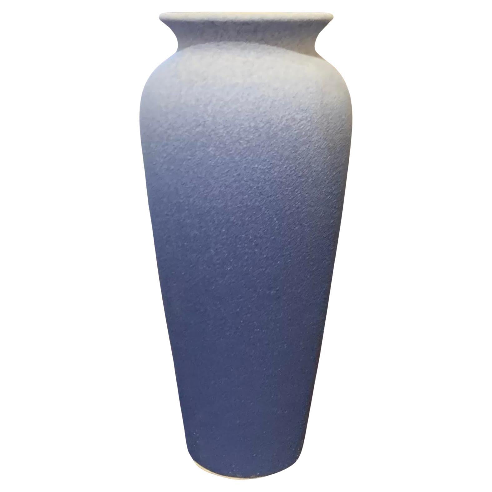 Blaue glasierte blaue Ombre-Vase, China, Zeitgenössisch im Angebot