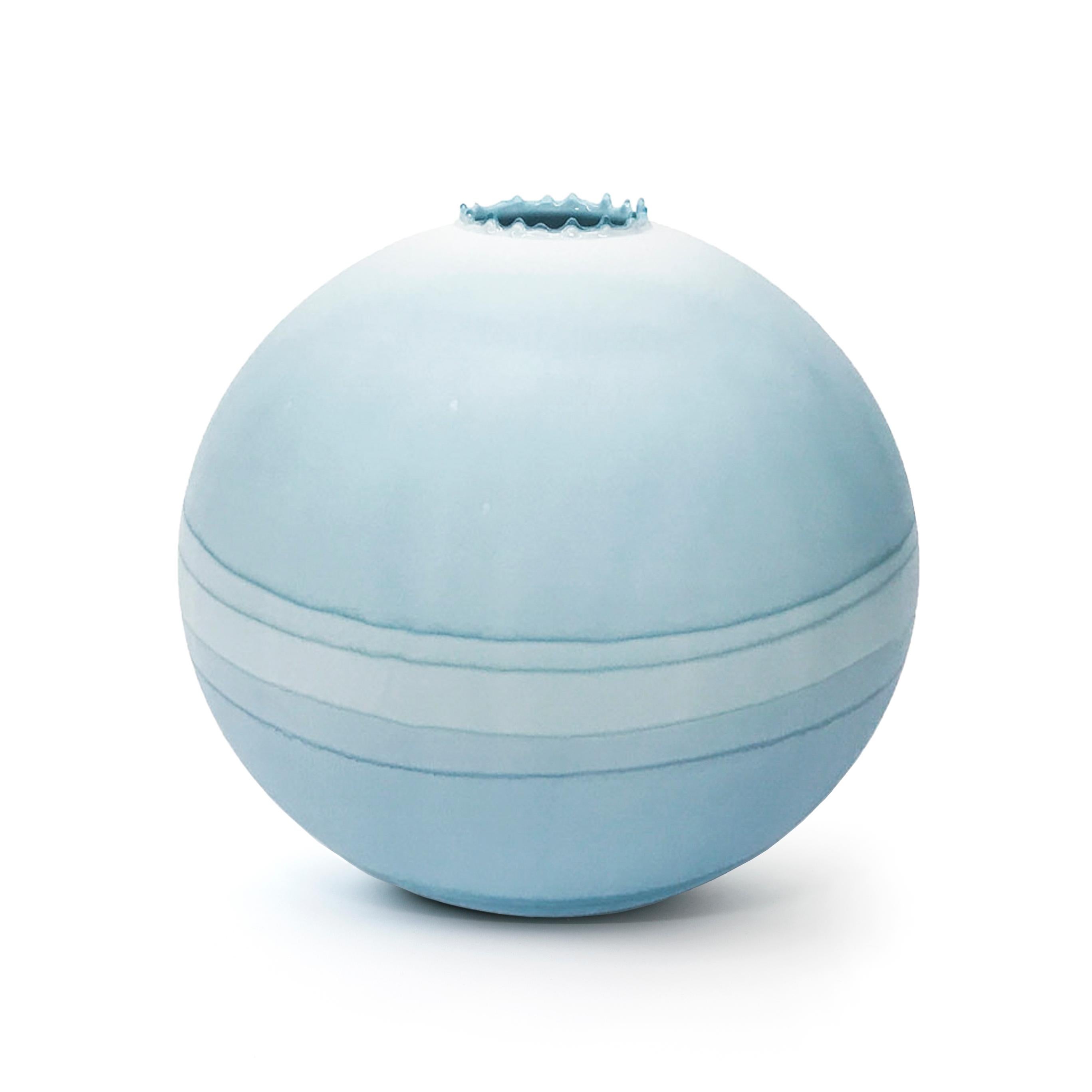 Postmoderno Vaso Jupiter blu Ombre di Elyse Graham in vendita