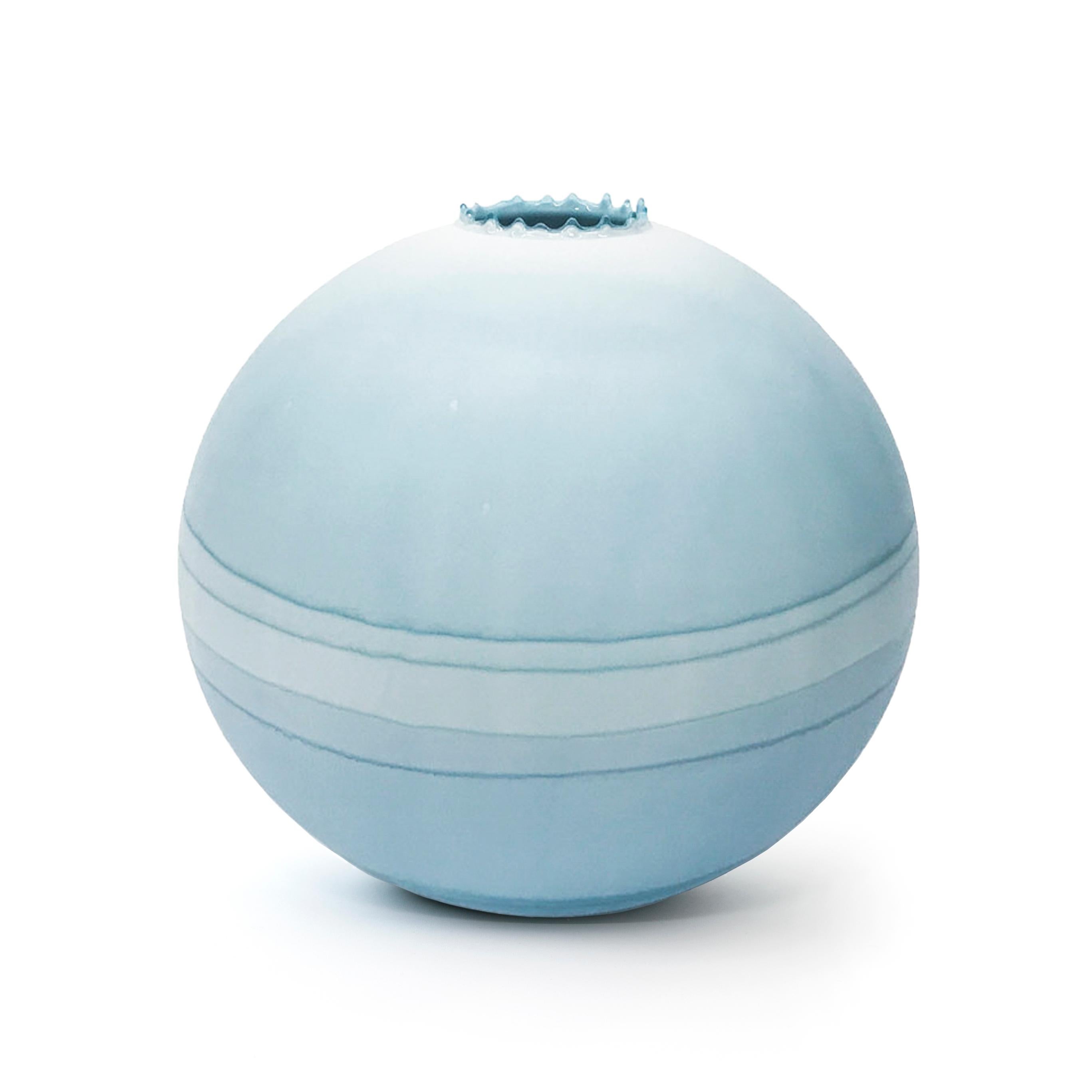 Blaue Ombre Jupiter-Vase von Elyse Graham (Postmoderne) im Angebot