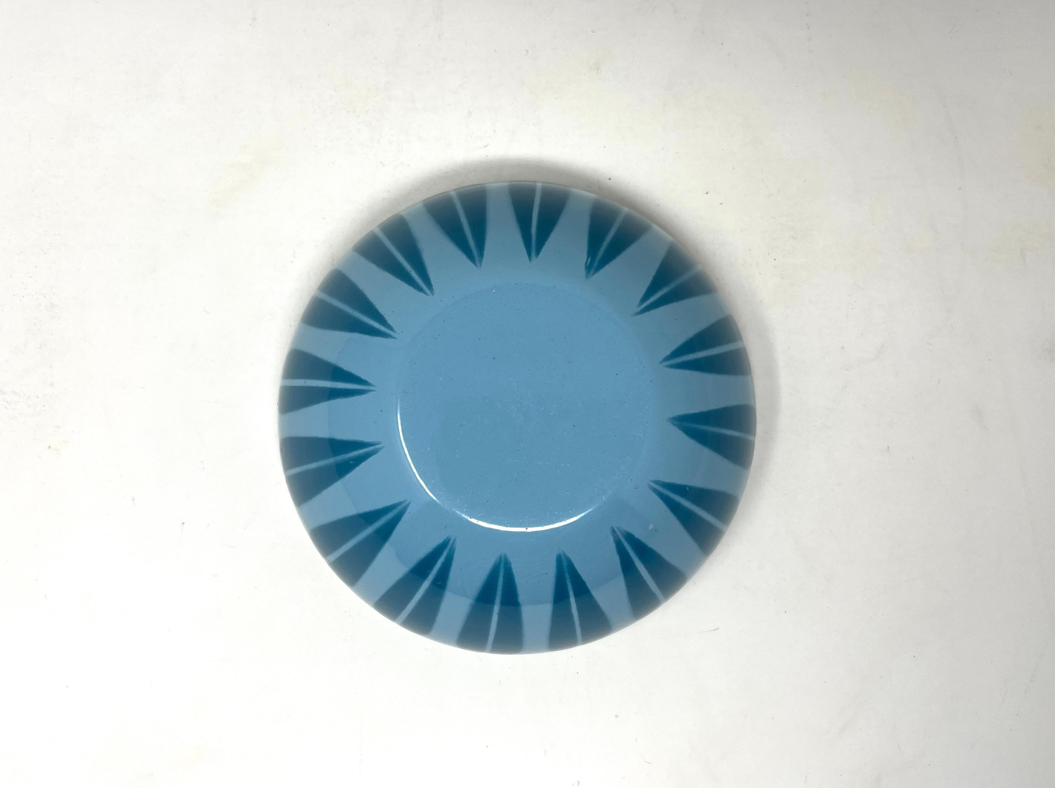 Tazón de esmalte azul sobre azul Cathrineholm Lotus, cocina moderna escandinava en Bueno estado para la venta en Chicago, IL