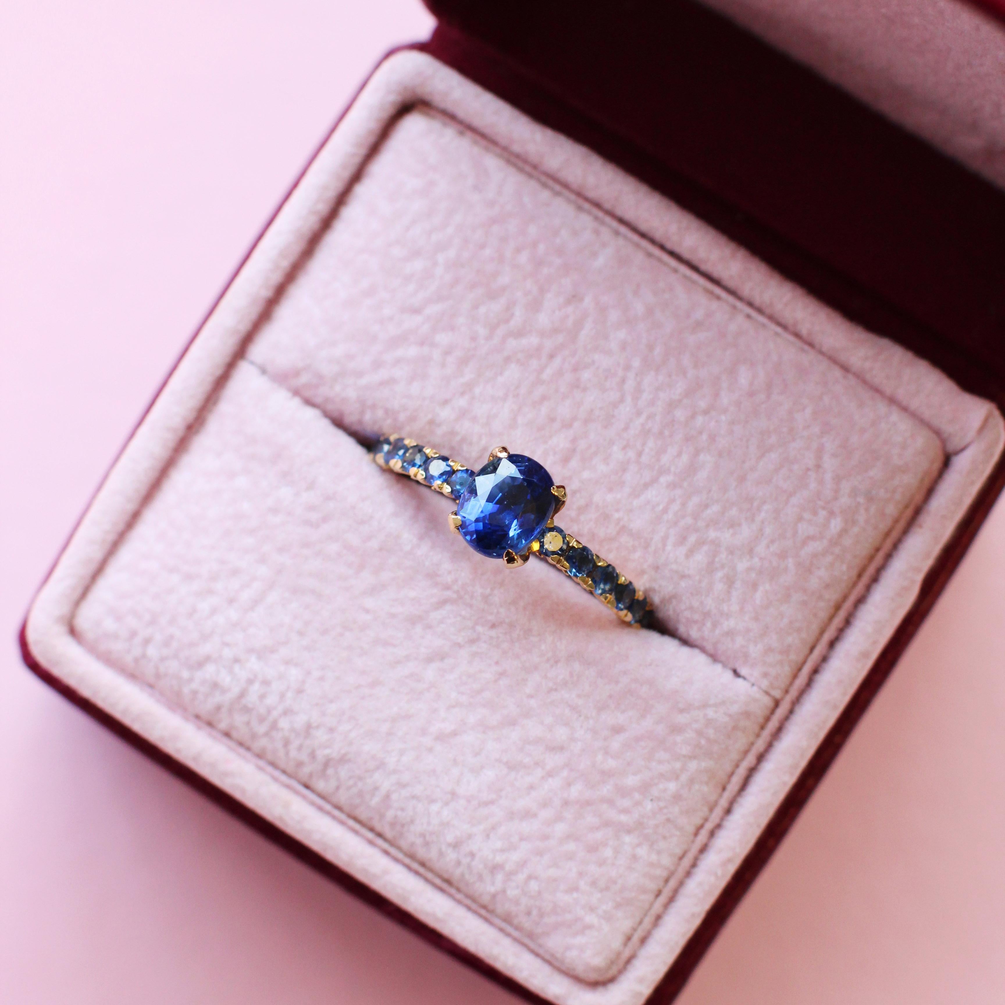 Men's Blue on Blue Sapphire Solitaire Ring Set in 18 Karat Yellow Gold For Sale