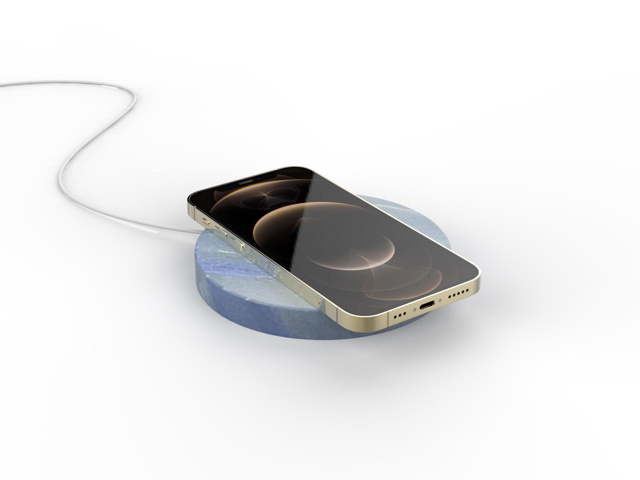 Zeitgenössischer Azul Macaubas-Marmorsockel, klein, 15 W Wireless-Platte (Minimalistisch) im Angebot