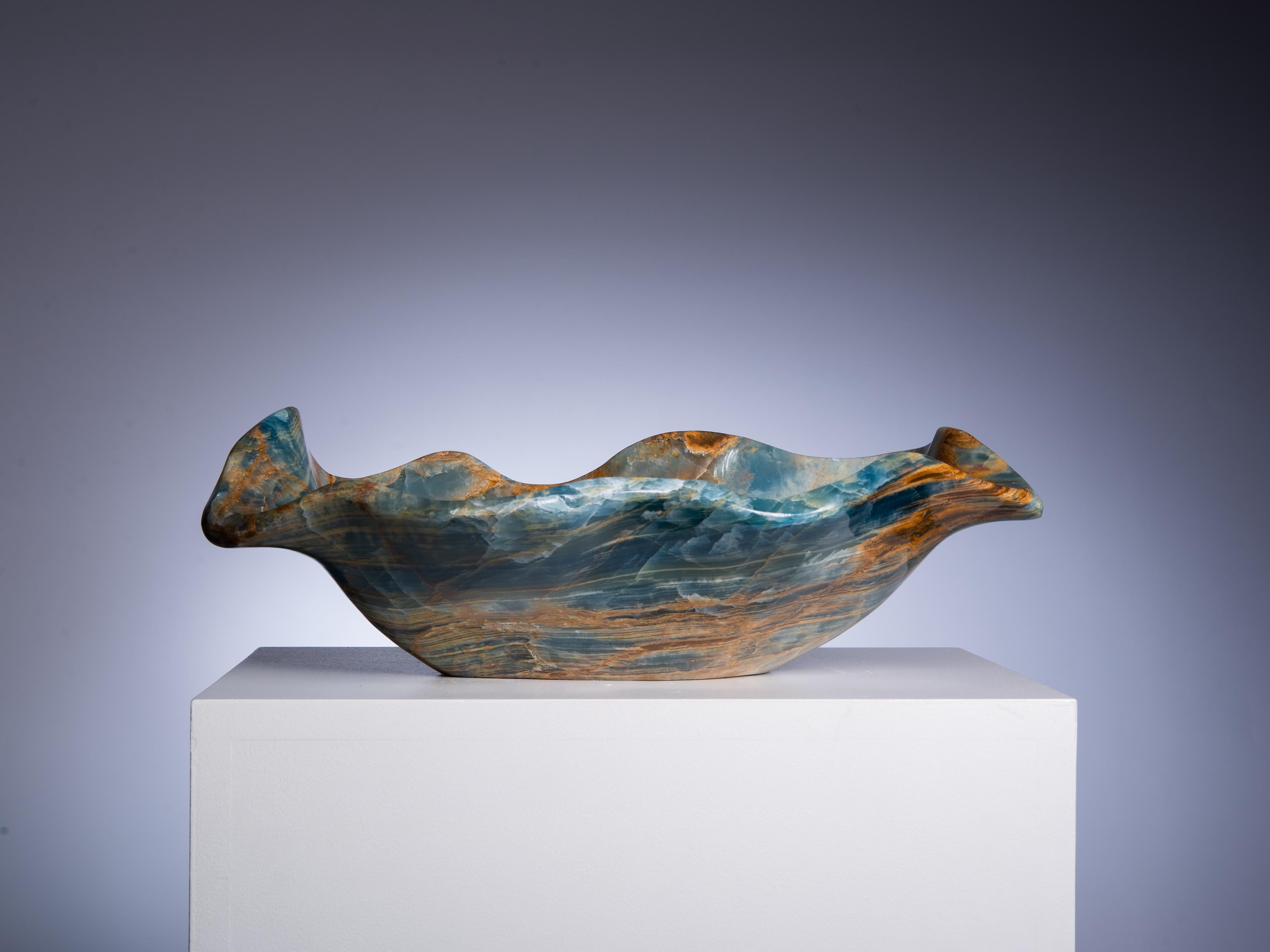 Blue Onyx Carved Freeform Bowl In Excellent Condition In London, GB