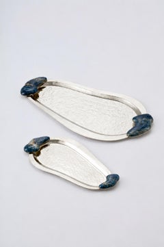 Vassoio piccolo "Blue Onyx Lacar" di Workshop AIREDELSUR, design martellato a mano
