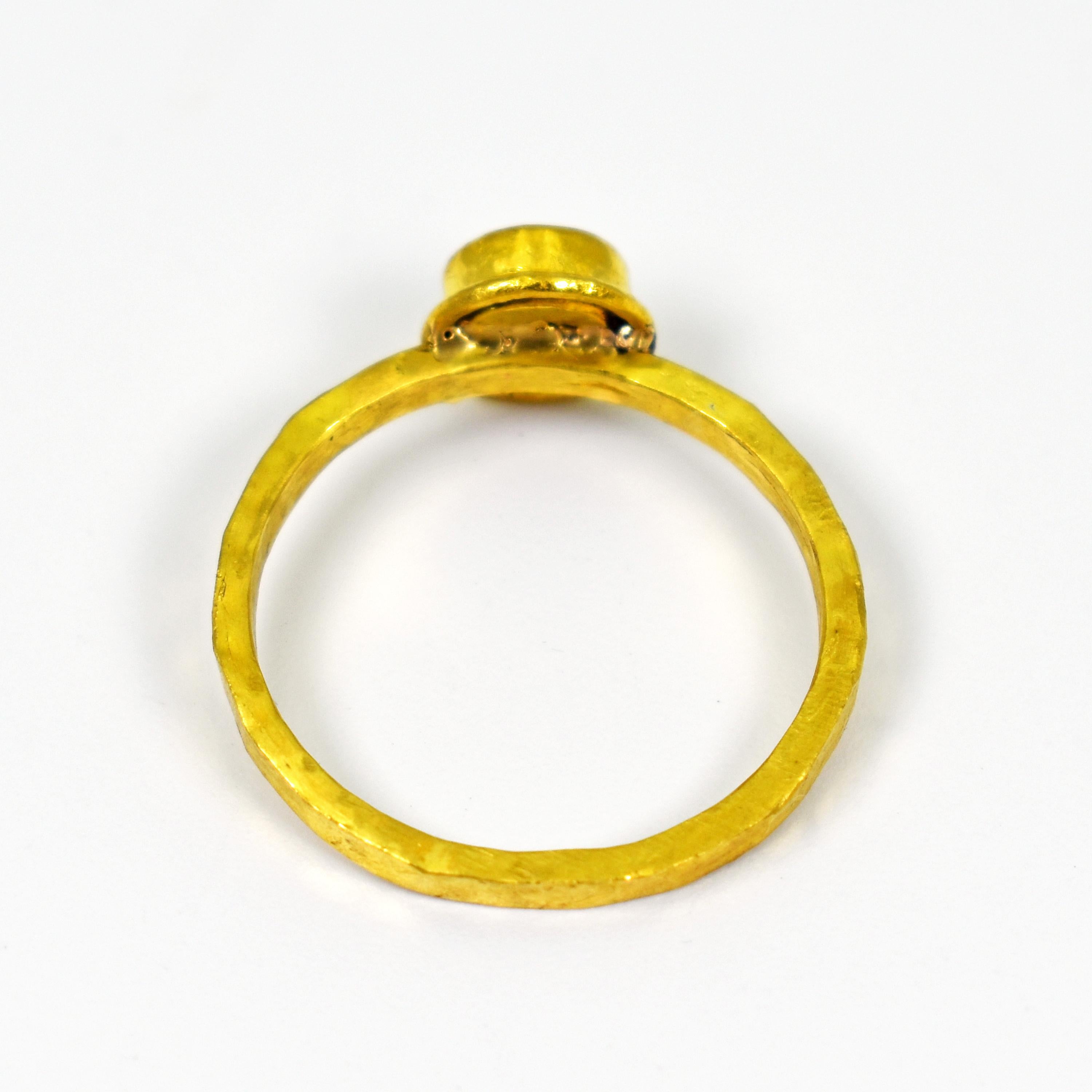 Blauer Opal 22 Karat Gold Lünette Stacker Mode Ring (Cabochon) im Angebot