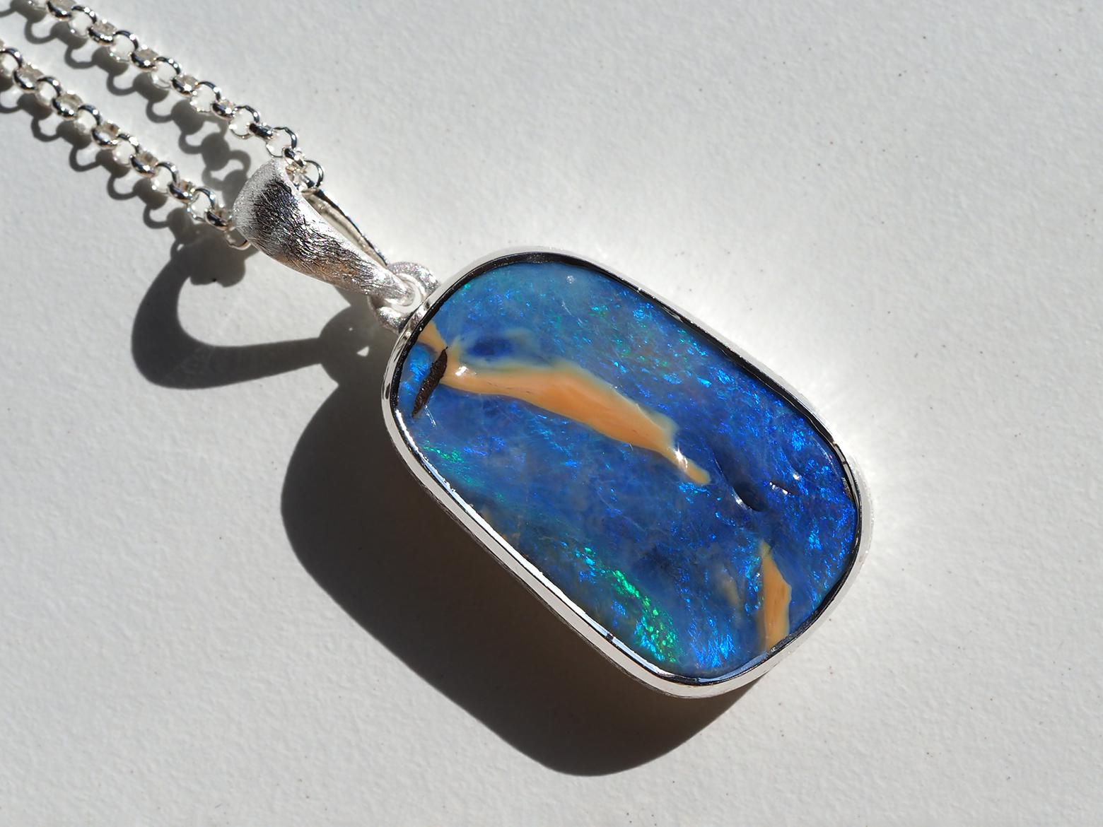 Blauer Opal Halskette 925 Sterling Silber Australischer Boulder Opal Anhänger für Damen oder Herren im Angebot
