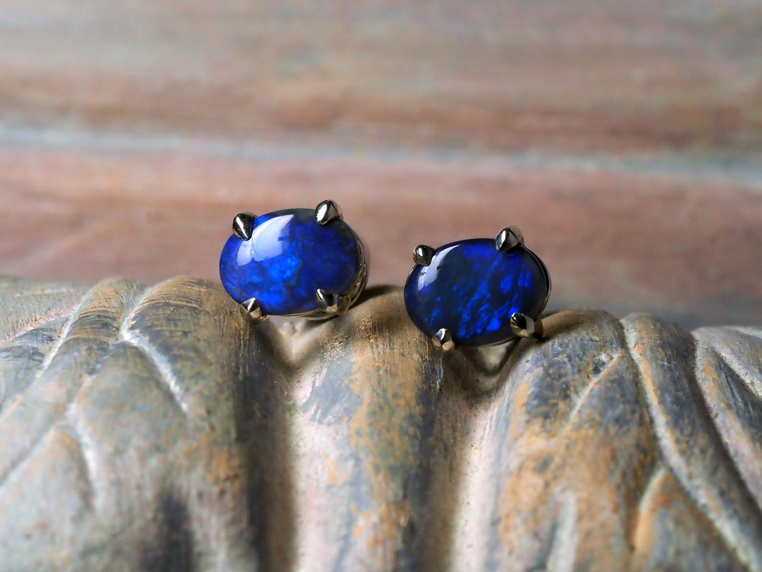 Women's or Men's Blue Opal Silver Earrings Natural Australian opal Gemstone 2.6 carat wife gift For Sale