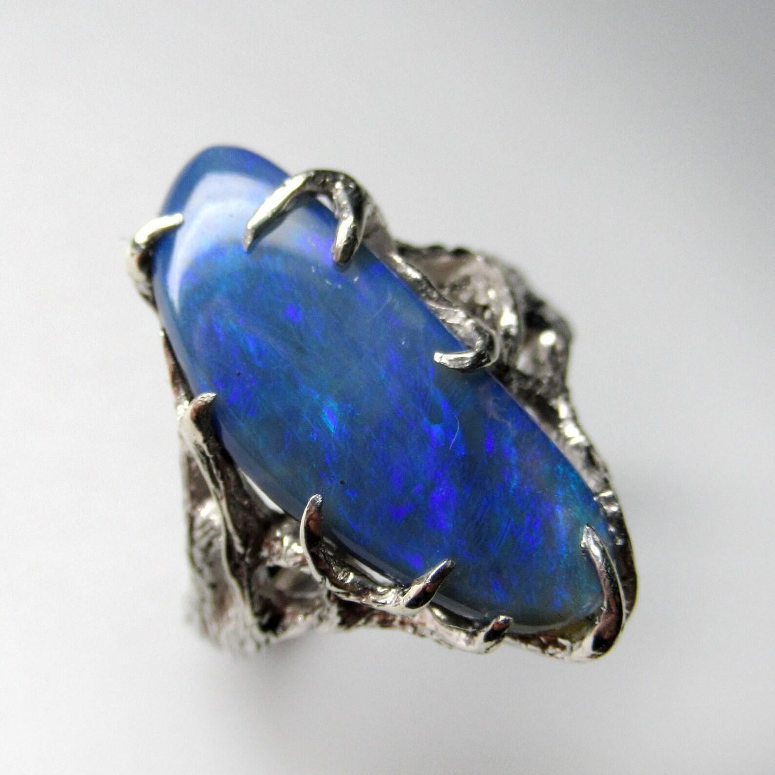 Taille ovale Bague unisexe en argent et opale bleue, pierre précieuse australienne naturelle Milky Way  en vente