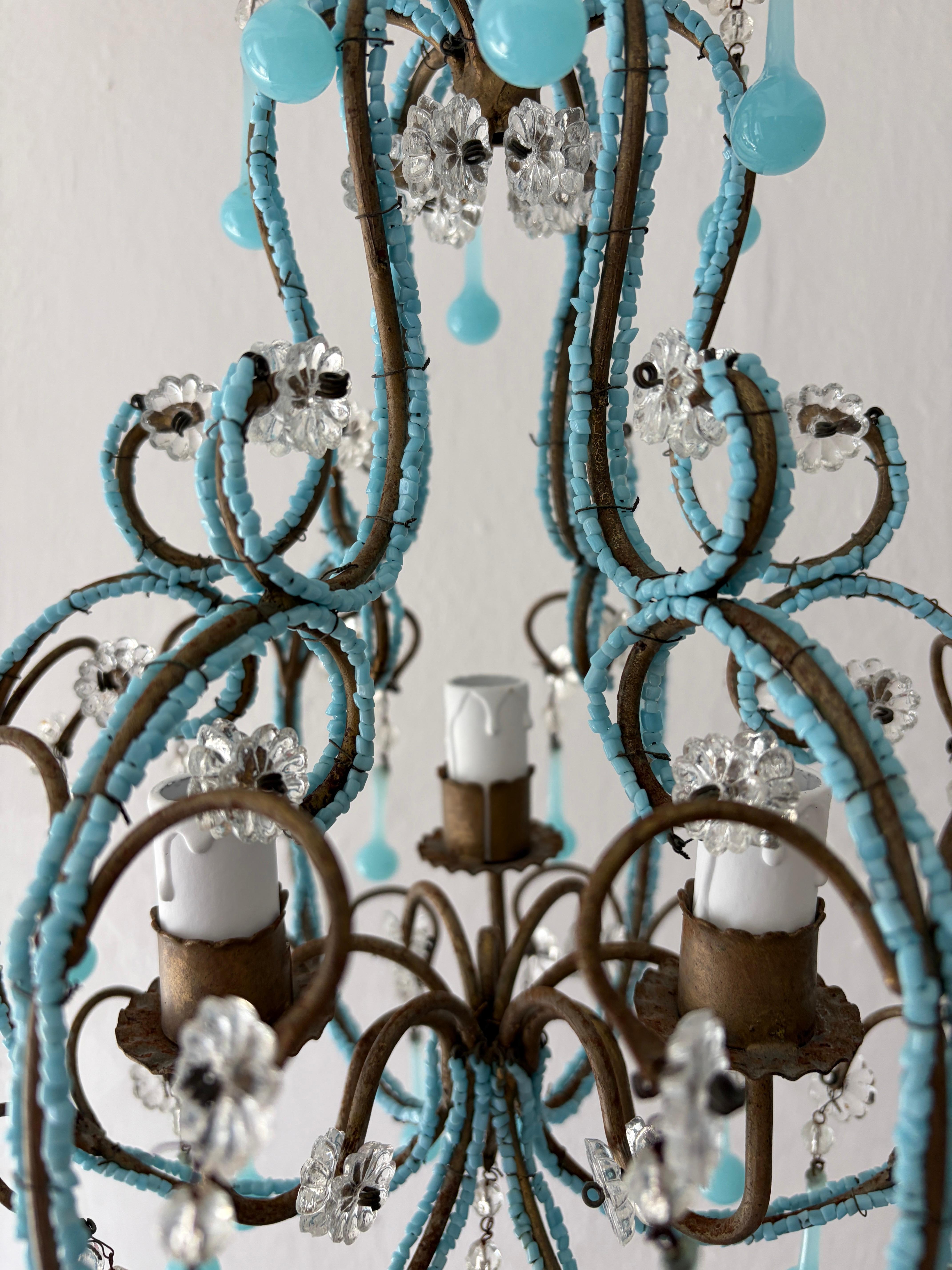 Lustre en perles d'opaline bleue, circa 1920 en vente 4