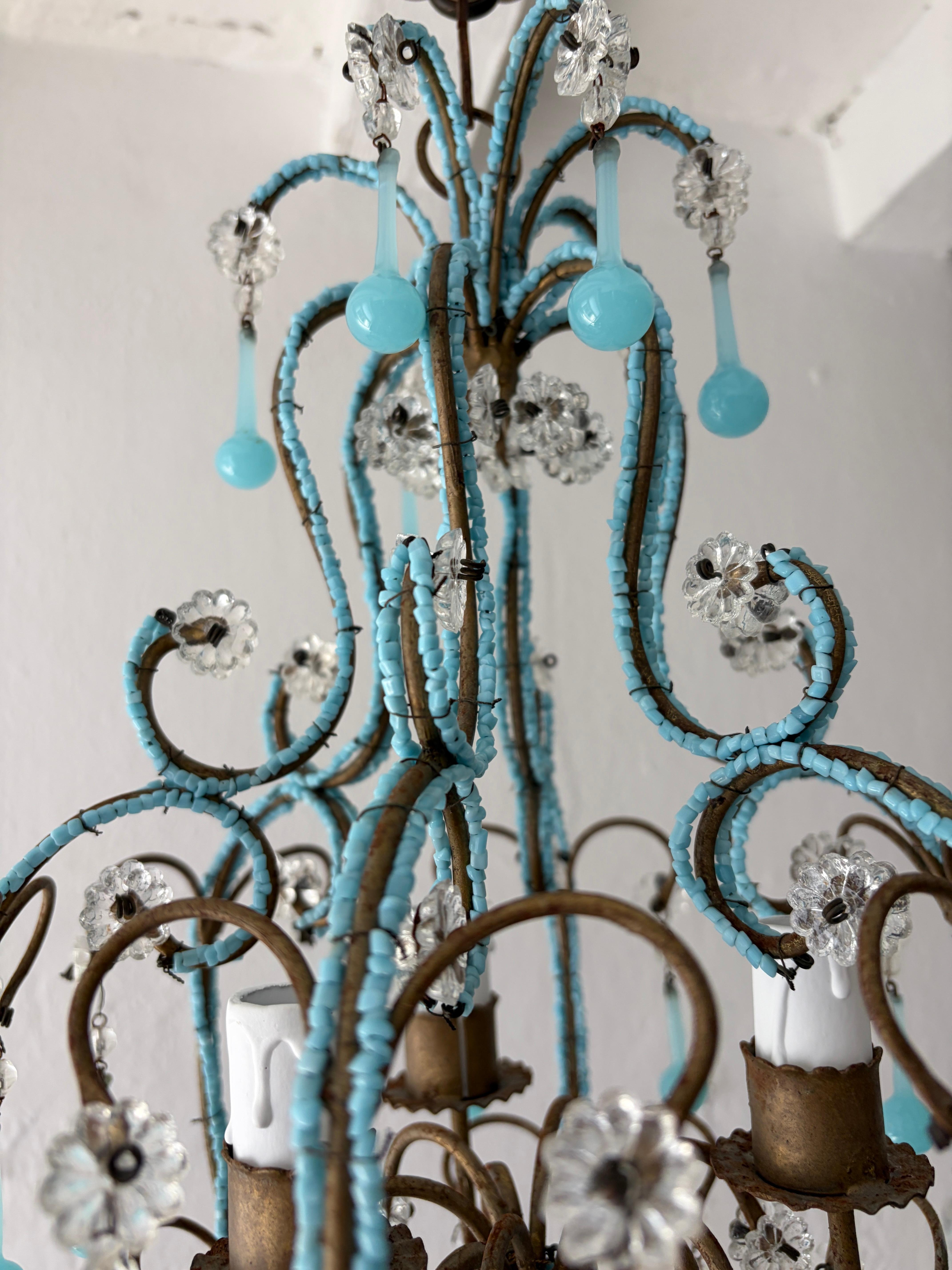 Lustre en perles d'opaline bleue, circa 1920 en vente 7