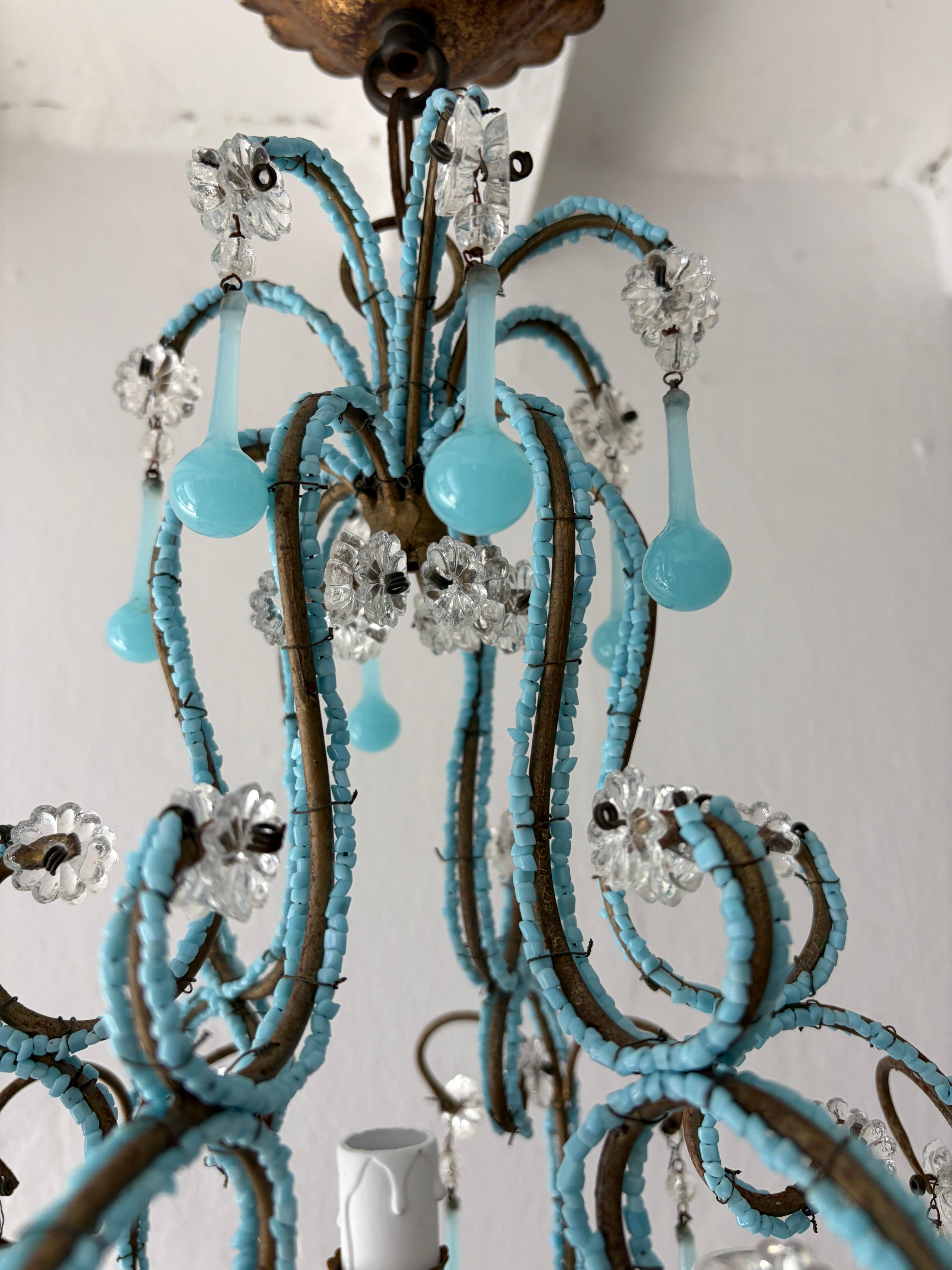 20ième siècle Lustre en perles d'opaline bleue, circa 1920 en vente
