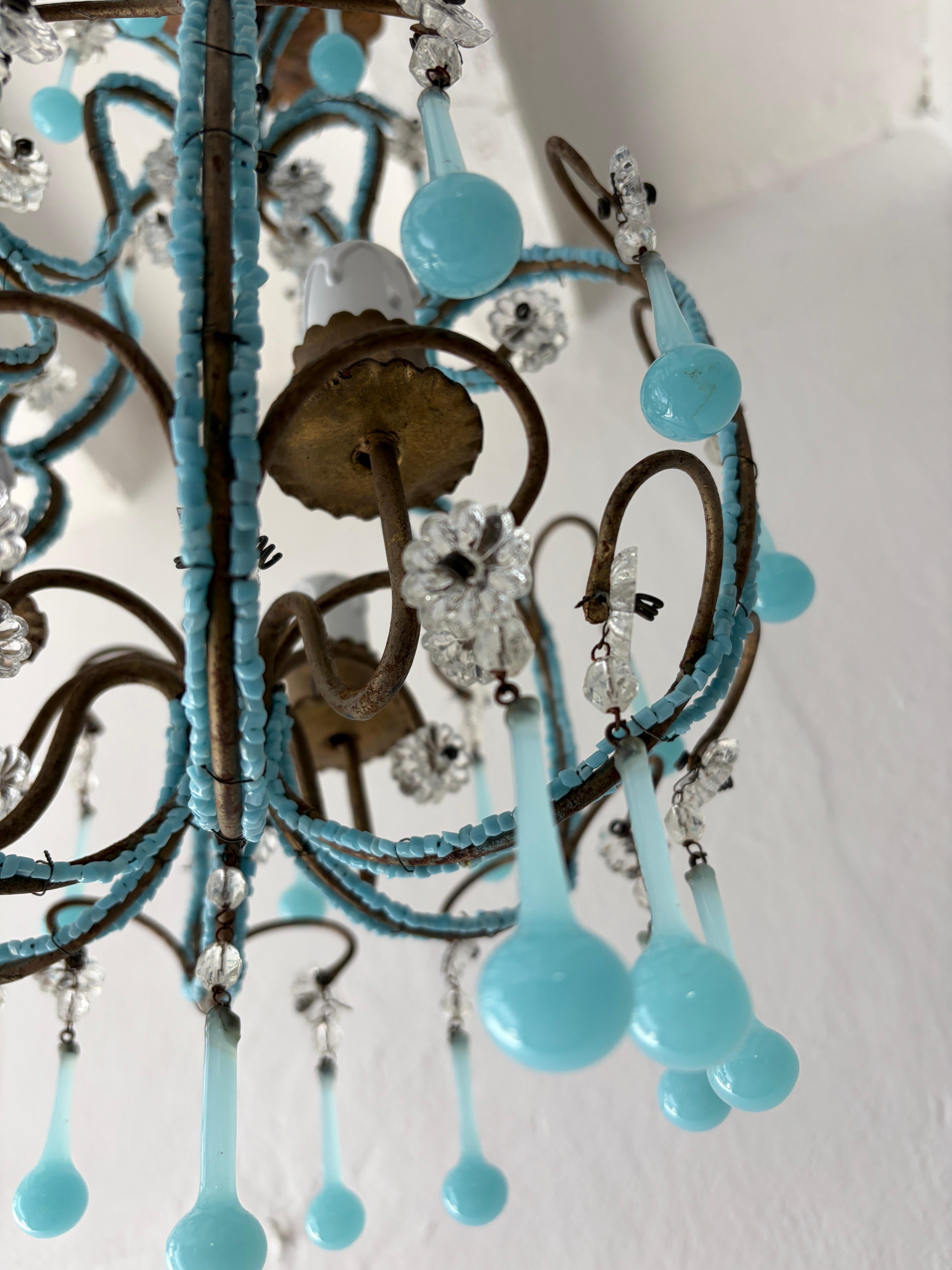 Verre opalin Lustre en perles d'opaline bleue, circa 1920 en vente
