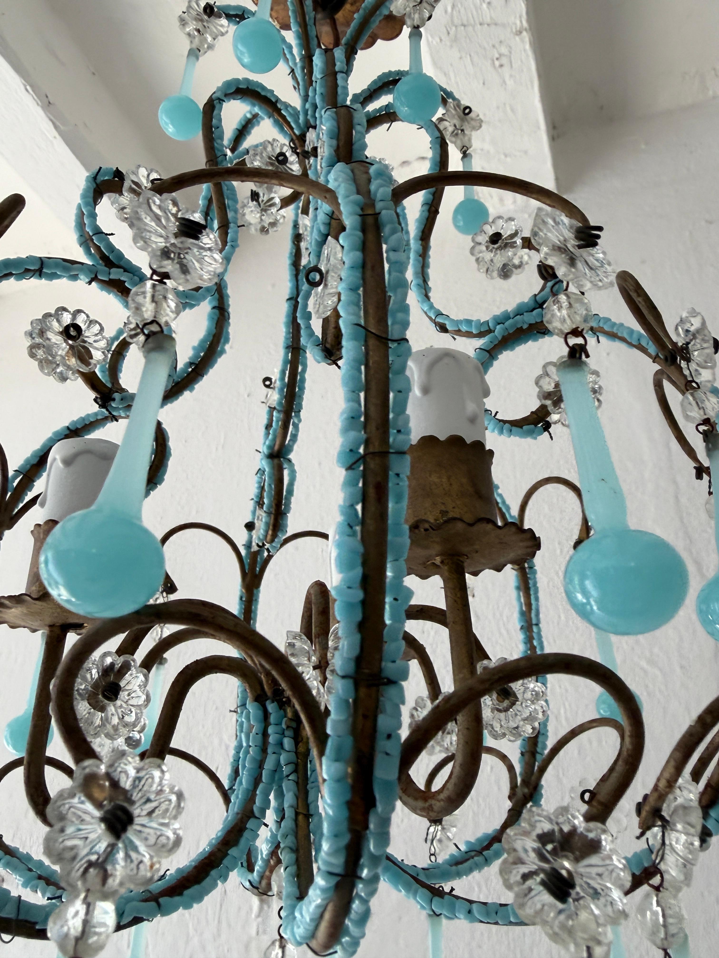 Lustre en perles d'opaline bleue, circa 1920 en vente 3