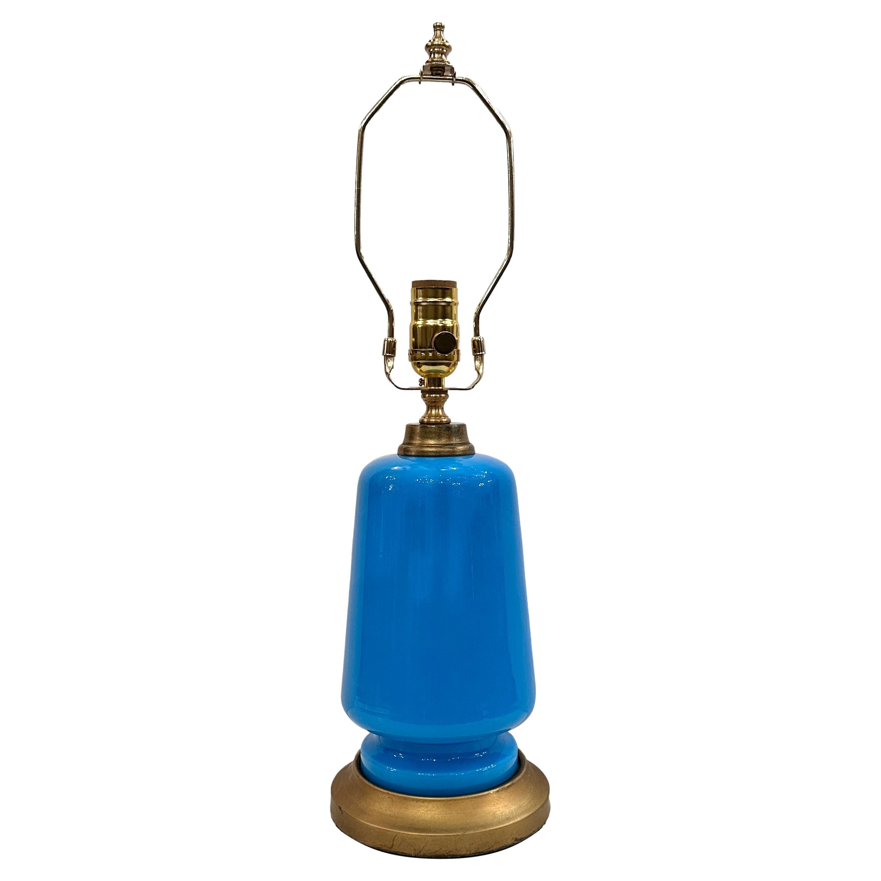 Lampe aus blauem Opalglas im Angebot
