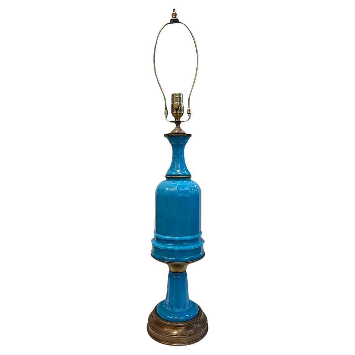 Blaue Opalglas-Tischlampe im Angebot