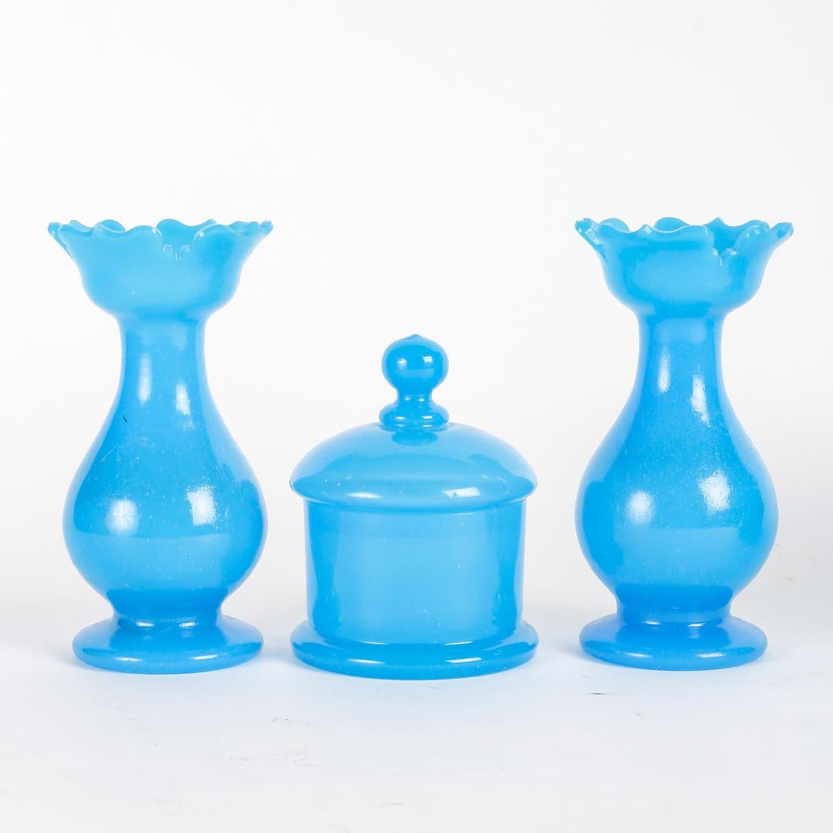 Blue Opaline Set, 19th Century, Napoleon III Period. In Good Condition For Sale In Saint-Ouen, FR