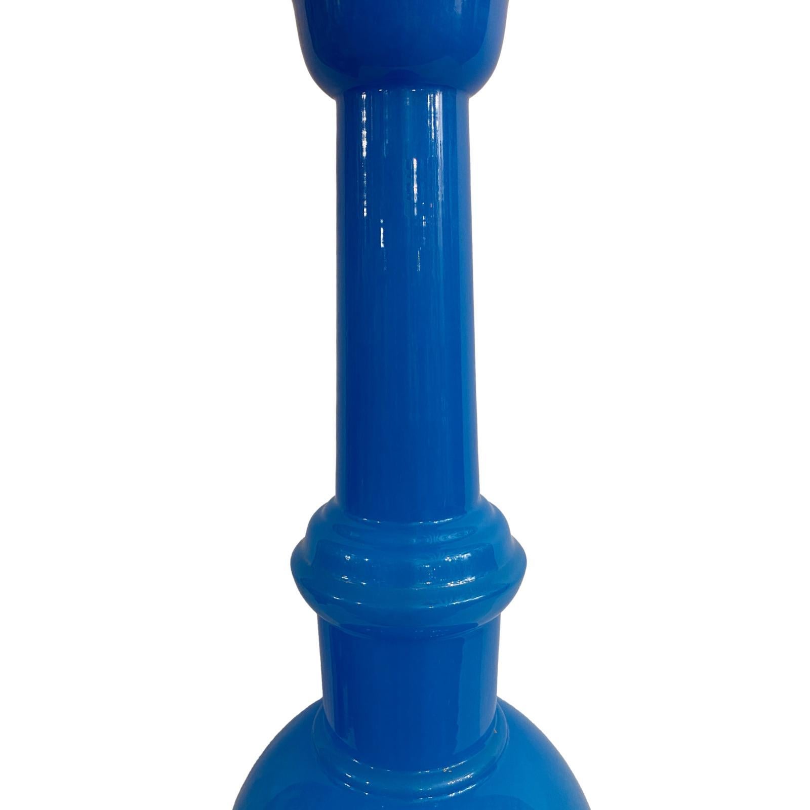 Lampe de table opalin bleu Bon état - En vente à New York, NY