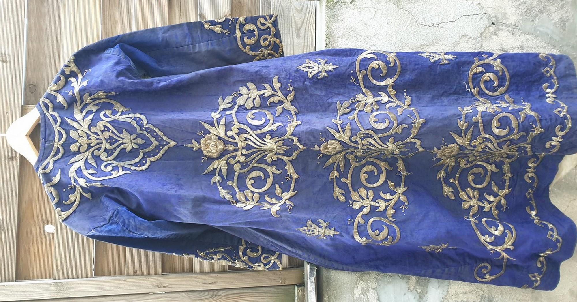 Blue Oriental Caftan With Silver Thread Embroidery, XIXth Century For Sale 6