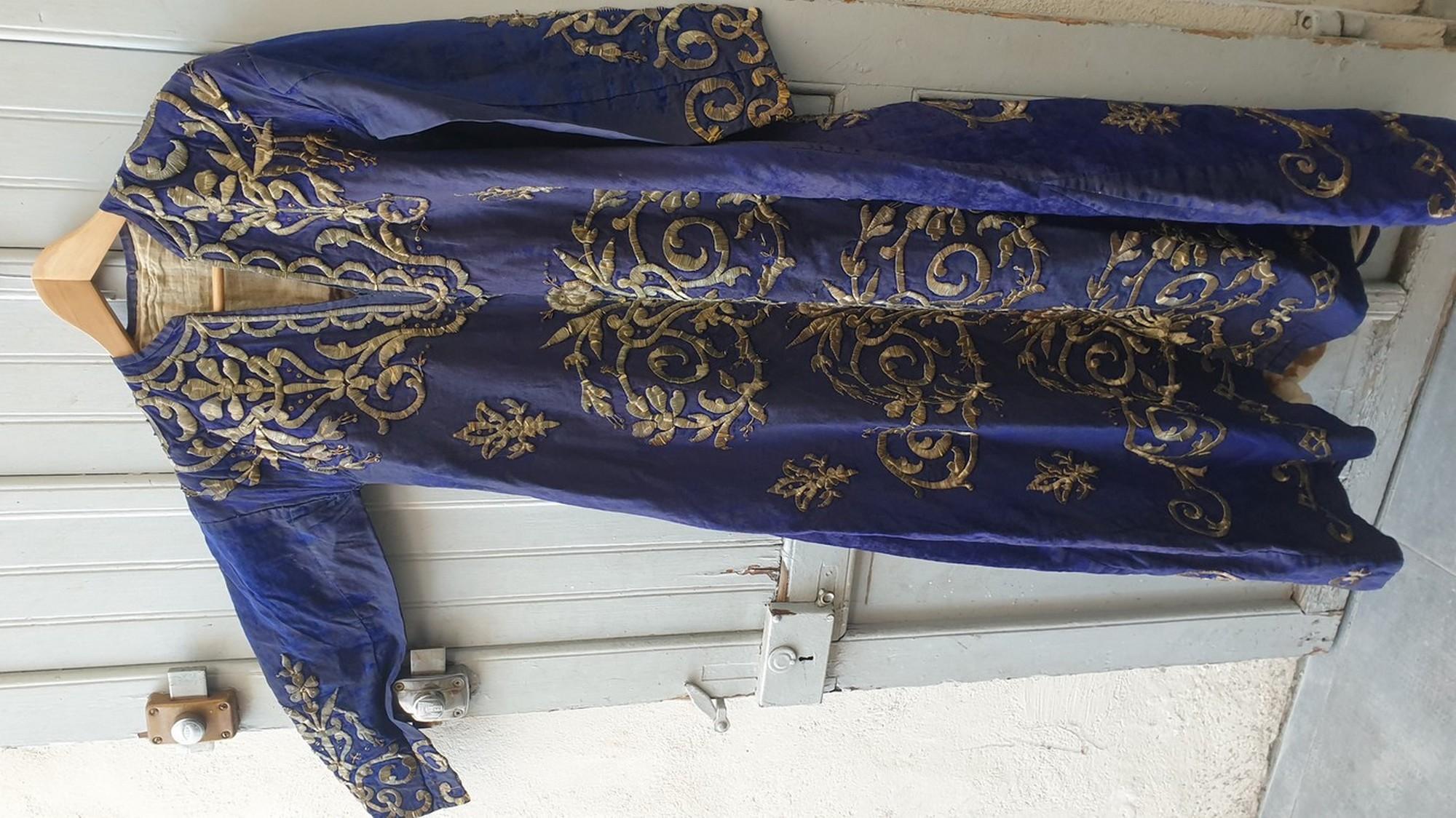 Unknown Blue Oriental Caftan With Silver Thread Embroidery, XIXth Century For Sale