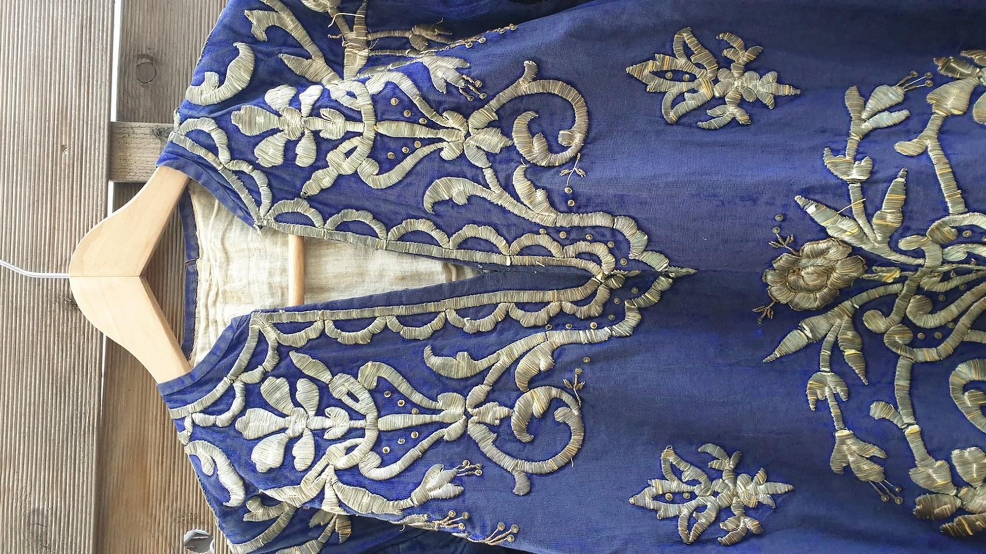 Fabric Blue Oriental Caftan With Silver Thread Embroidery, XIXth Century For Sale