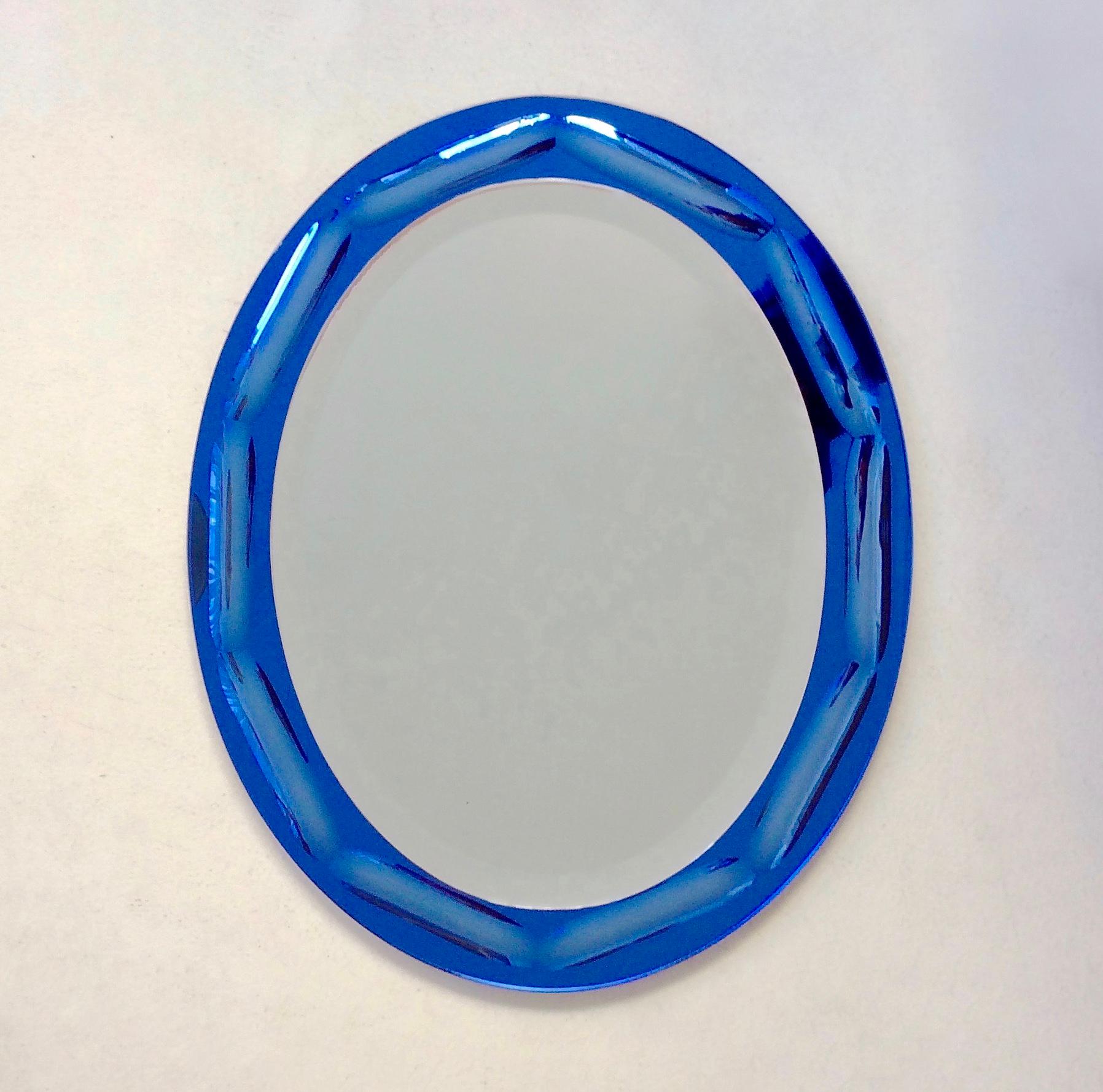 Nice Antonio Lupi oval mirror, circa 1960, Italy.
Cobalt blue mirrored glass frame with oval shapes drawn in hollow.
Dimensions: 77 cm H, 63 cm W, 3 cm D.
Good original condition, with is original Lupi paper label.
All purchases are covered by