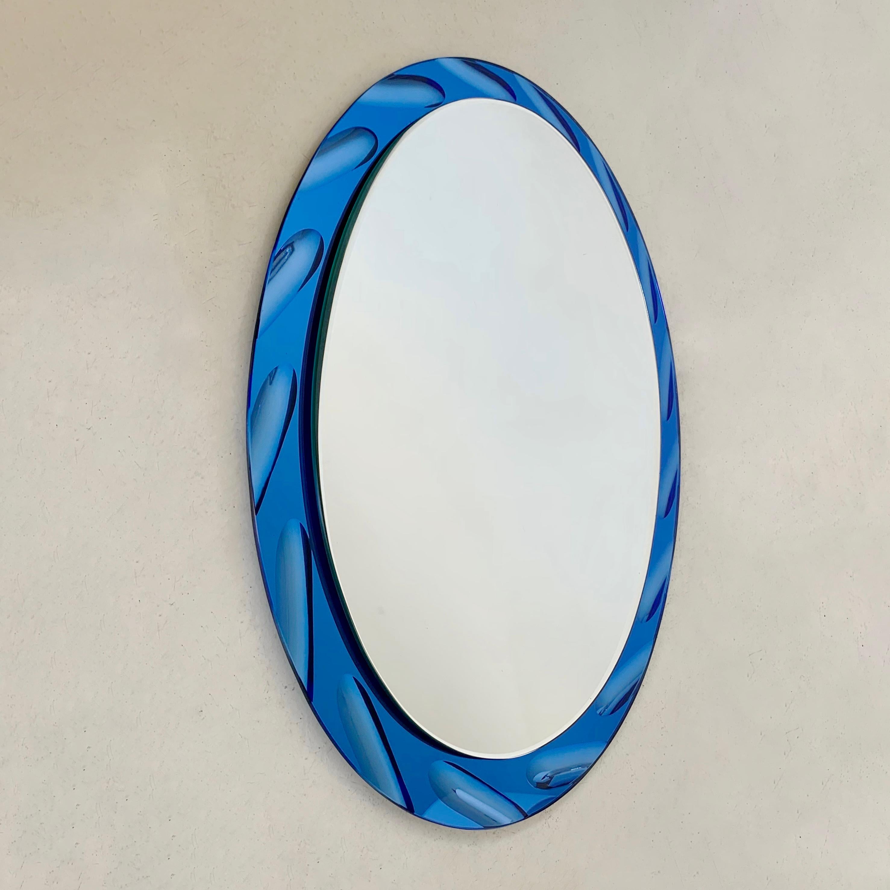 Ovaler blauer Spiegel von Cristal Arte, um 1960, Italien (Moderne der Mitte des Jahrhunderts) im Angebot